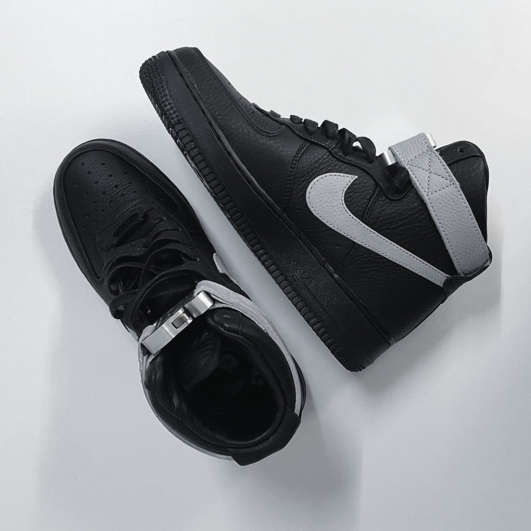 Nike x 1017 Alyx 9SM Air Force 1 High Black Wolf Grey 착용 스타일 - 1
