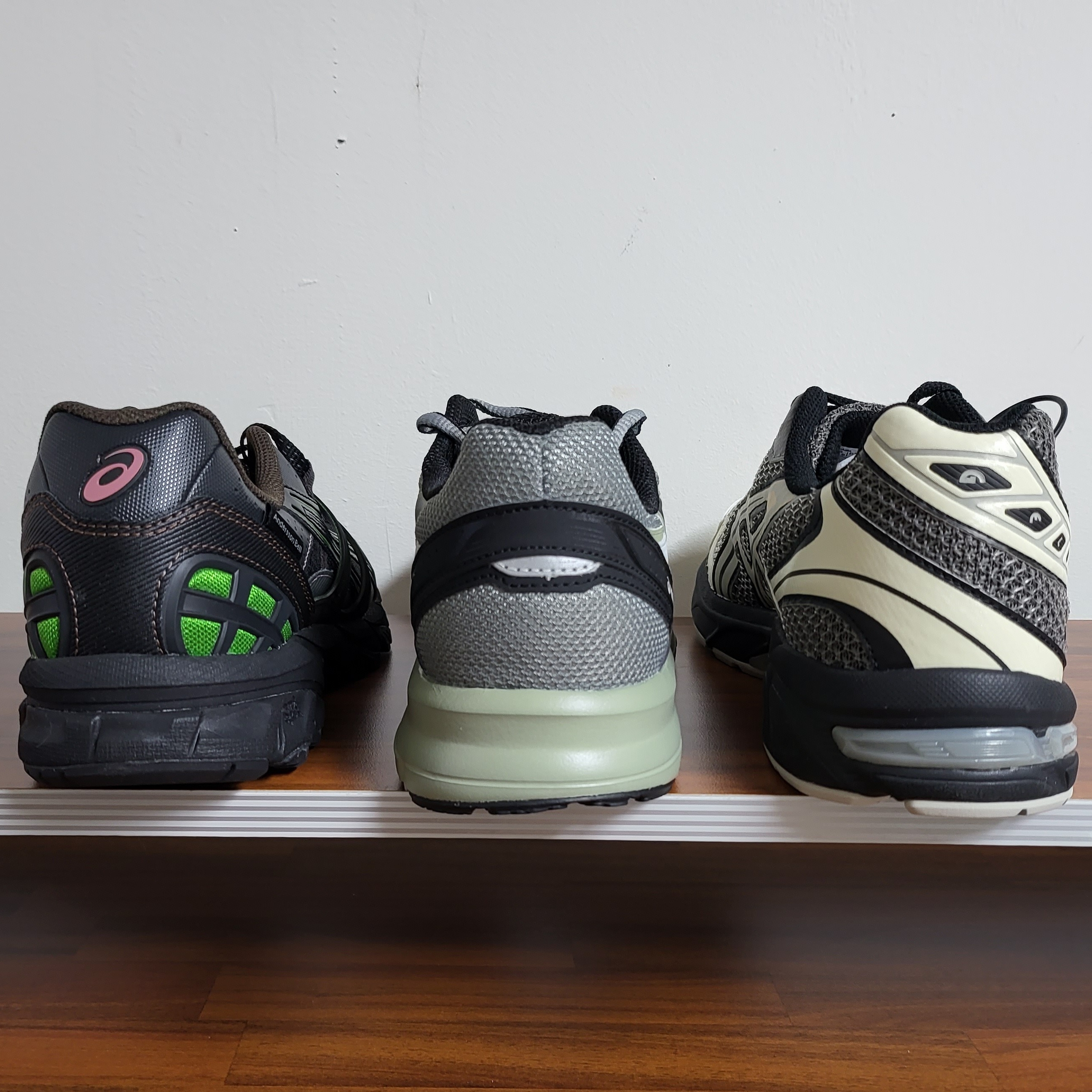 Asics x I4P Gel-1130 Mink Glacier Grey, Asics Jog 100 S Sheet Rock - 2E Wide 착용 스타일 - 4