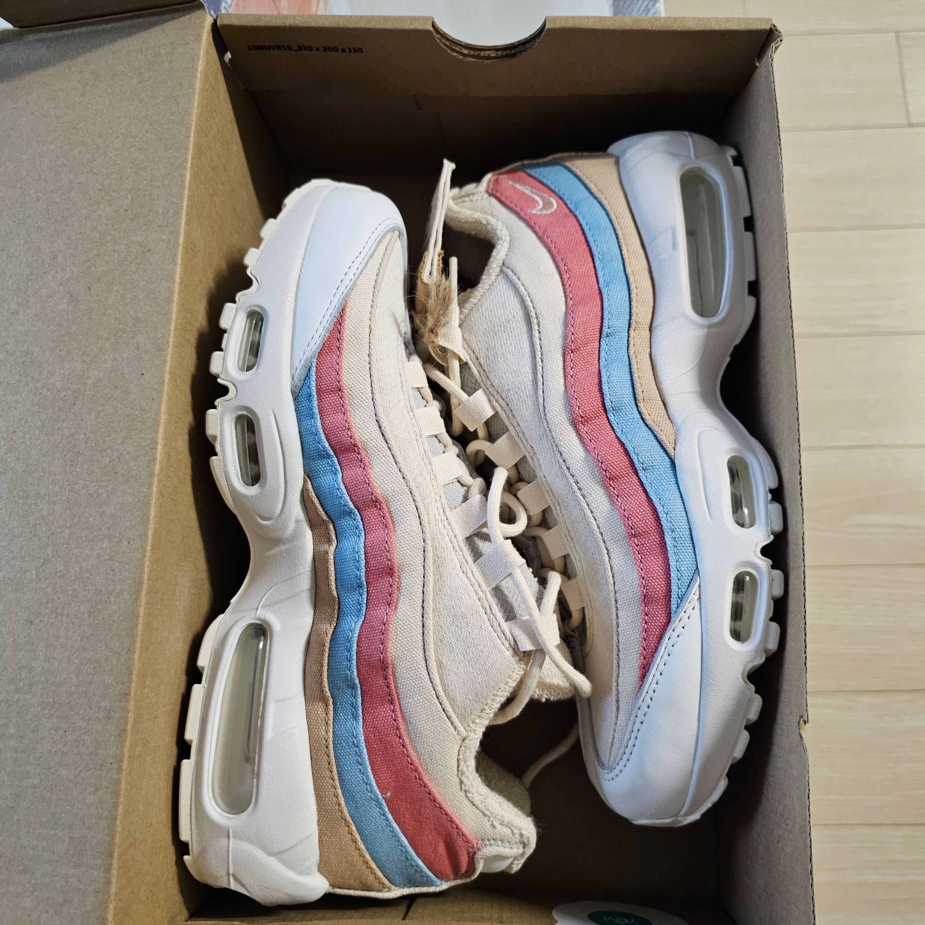 (W) Nike Air Max 95 Plant Color Collection Crimson Tint 착용 스타일 - 2