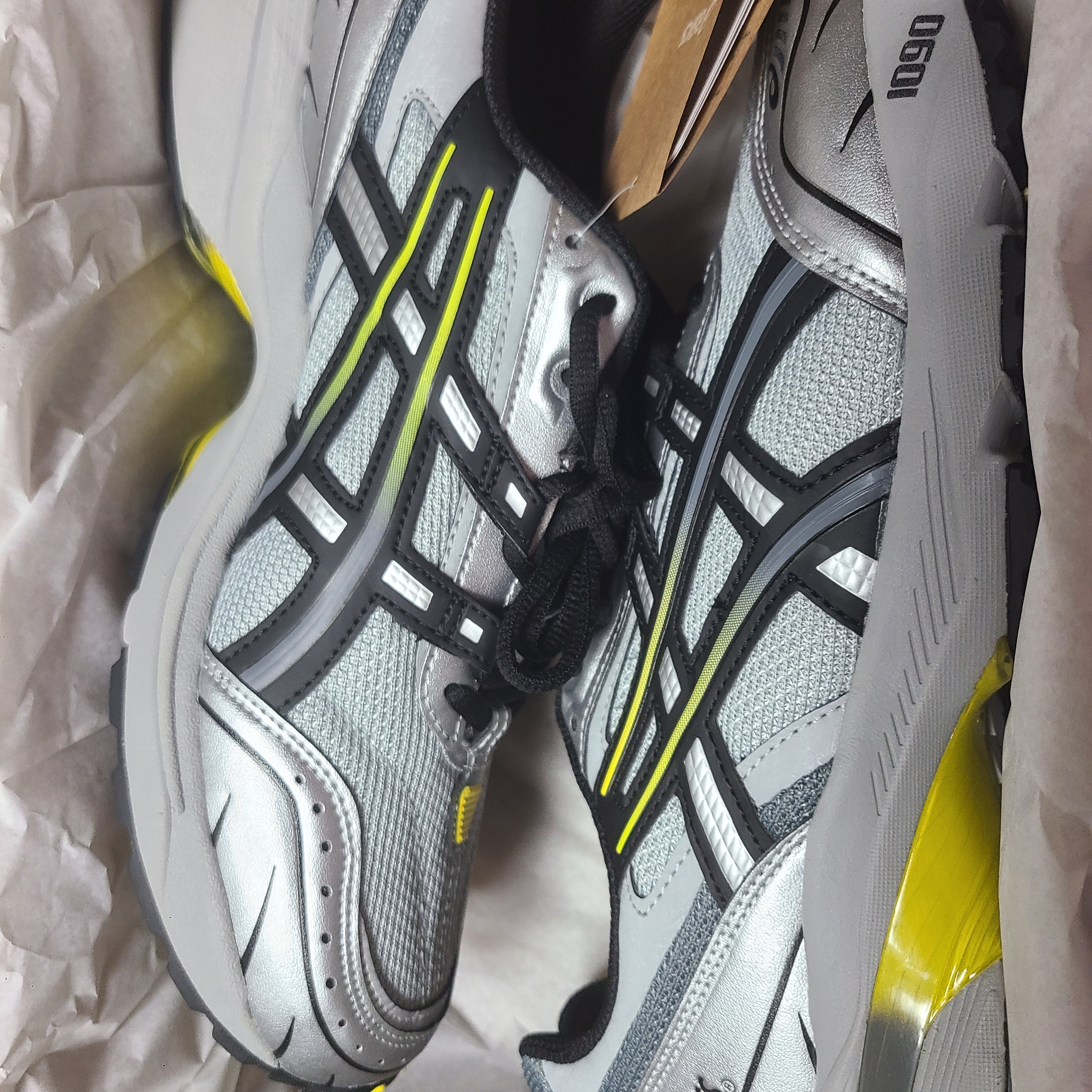 Asics Gel-1090 Mid Grey Black 착용 스타일