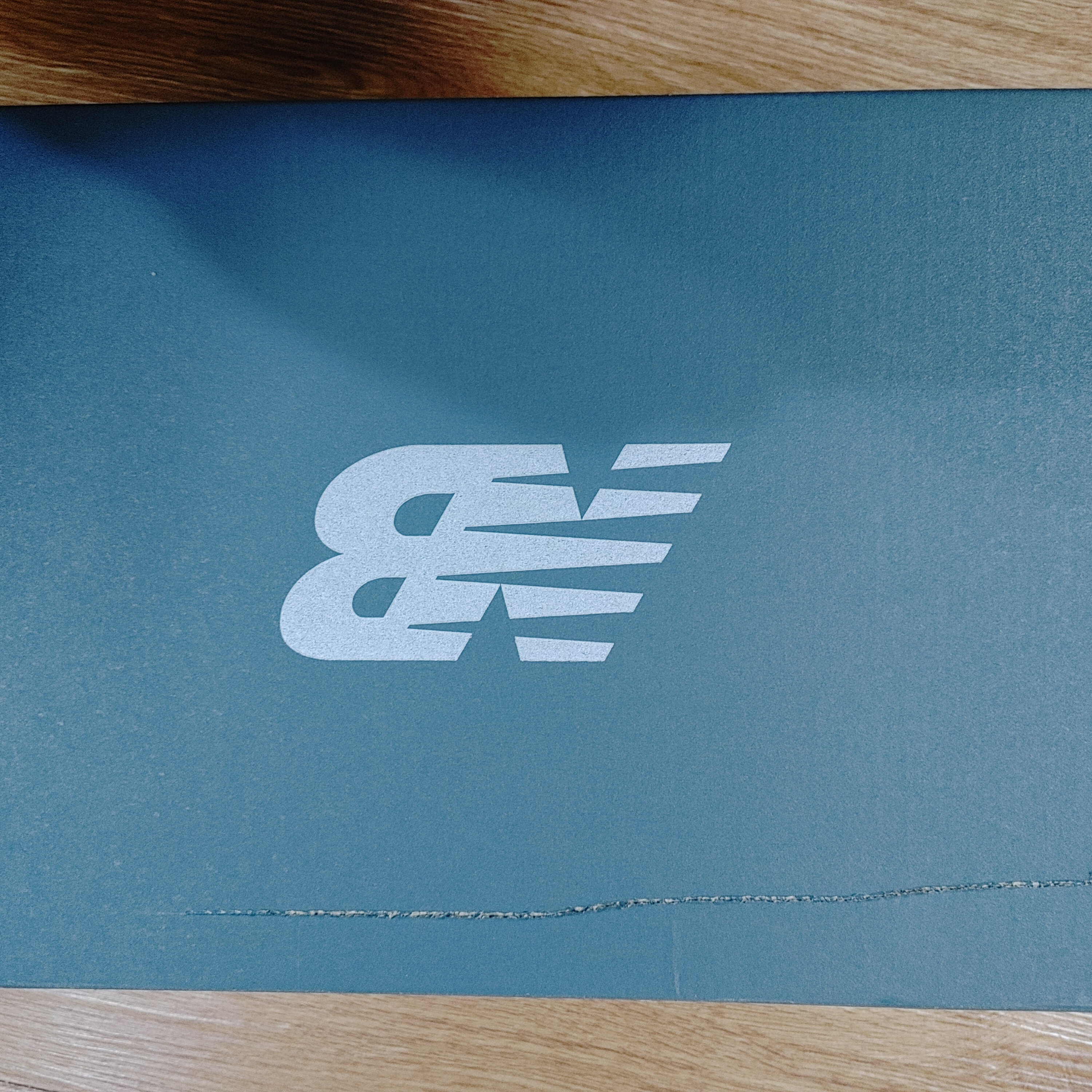 New Balance 2002R Premium Vintage Black 착용 스타일