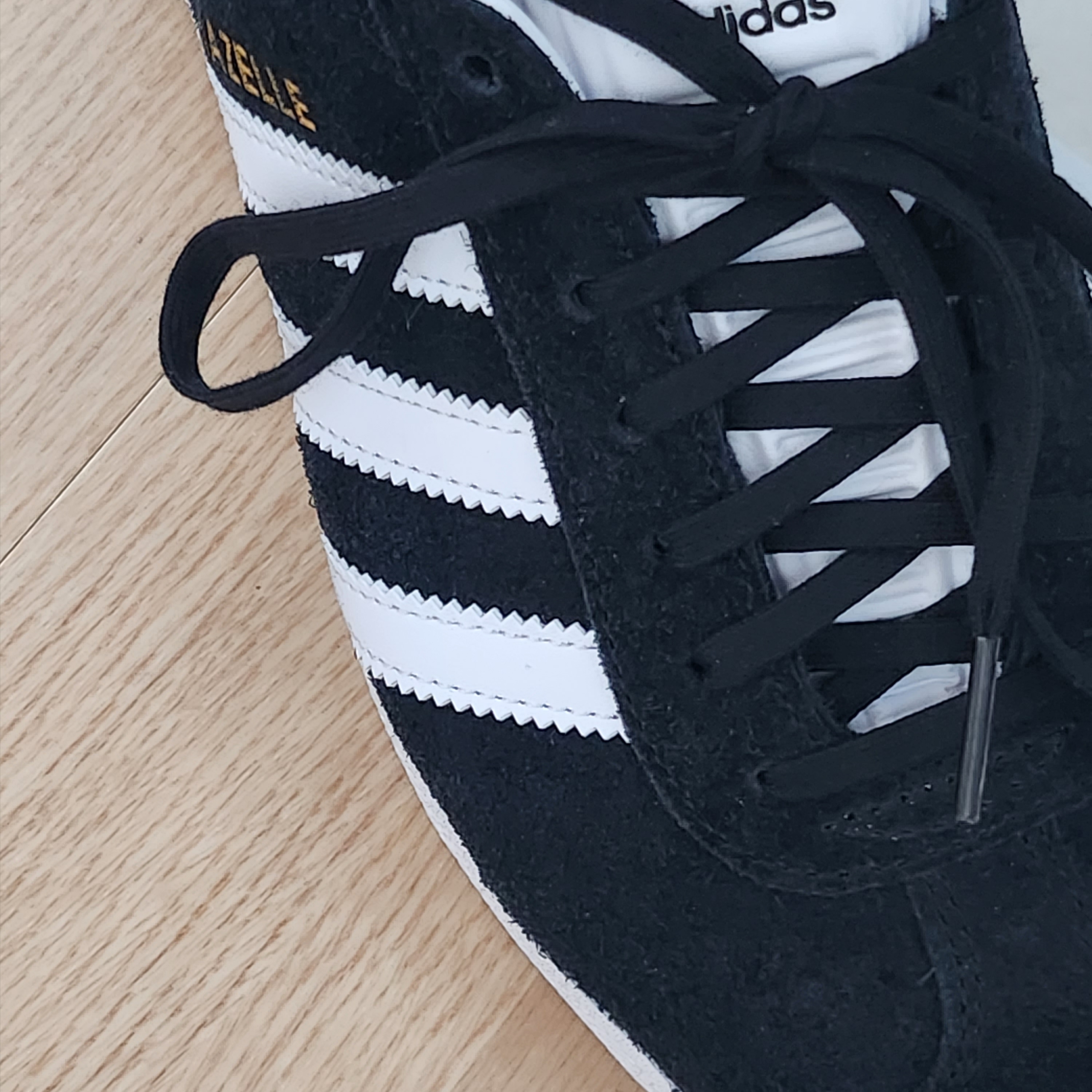 Adidas Gazelle Core Black White 착용 스타일