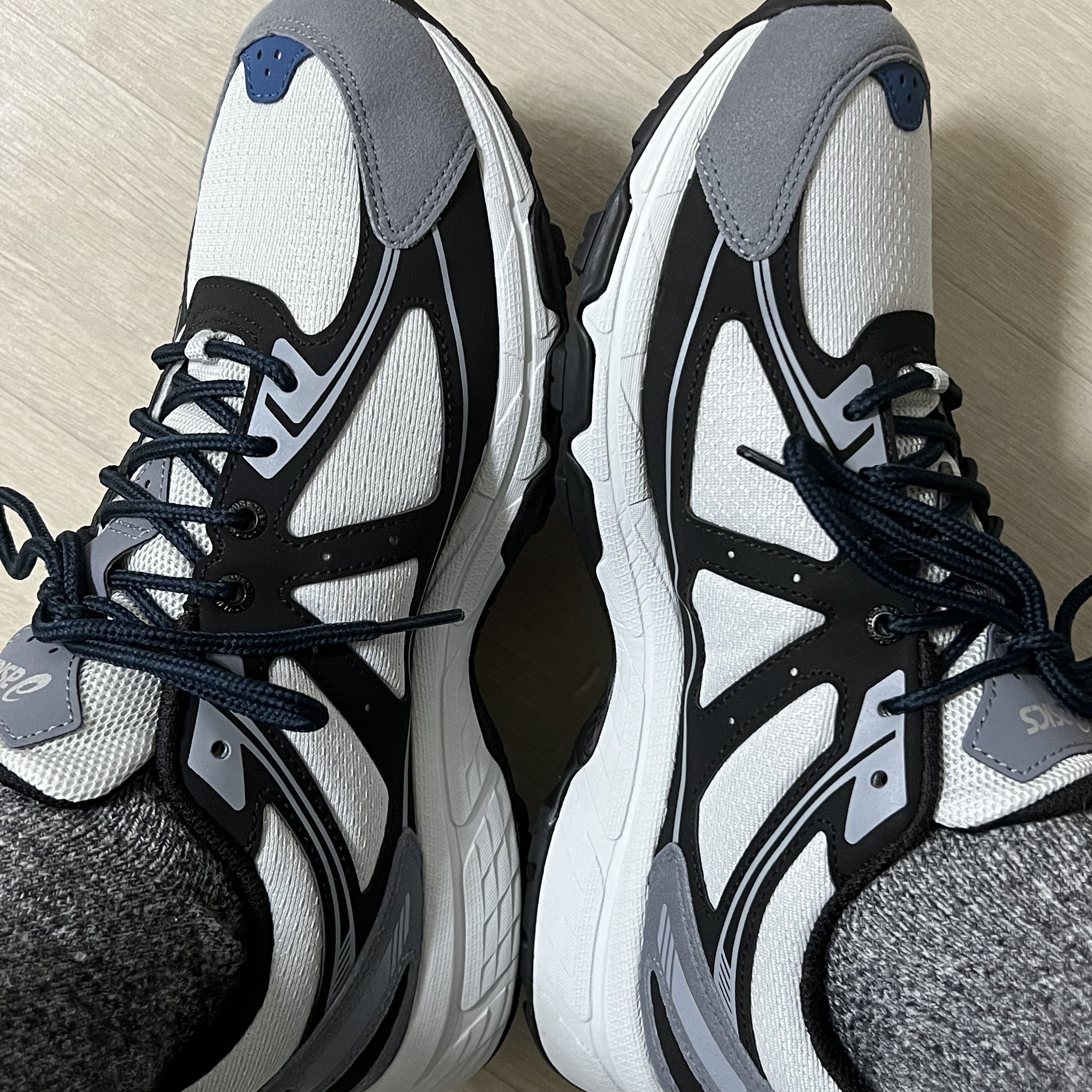 Asics Gel-Venture 6 SPS Glacier Grey 착용 스타일 - 1