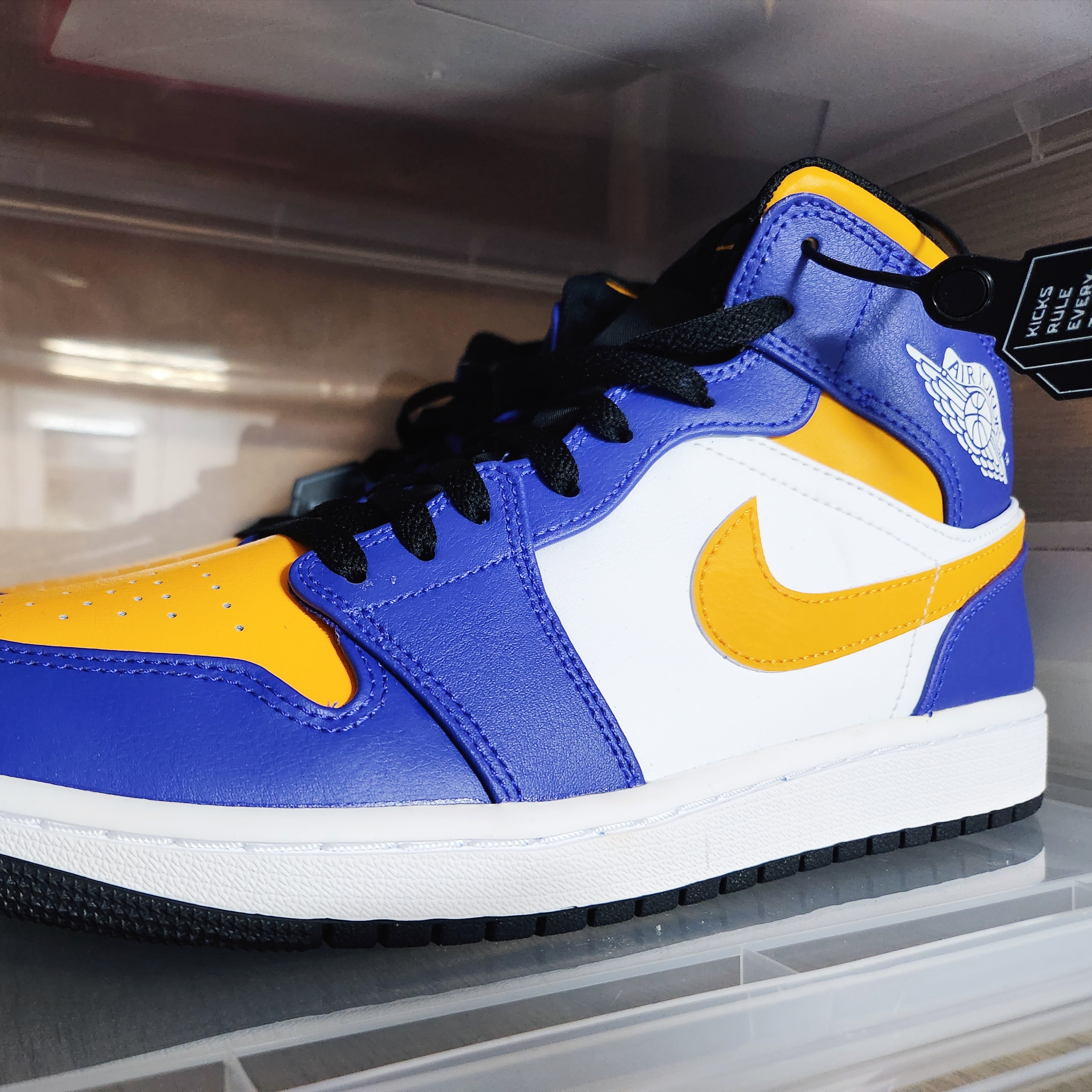 Jordan 1 Mid Dark Concord Taxi 착용 스타일 - 1