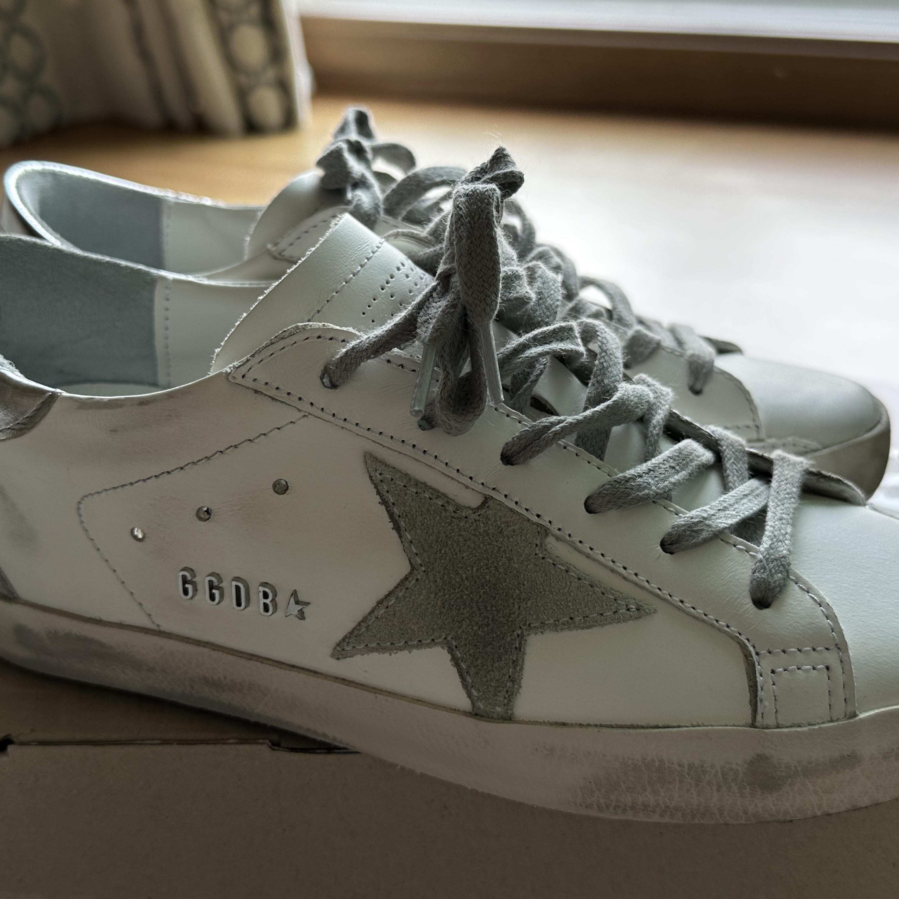 (W) Golden Goose Superstar White Silver Heel Tab Sneakers 착용 스타일 - 2
