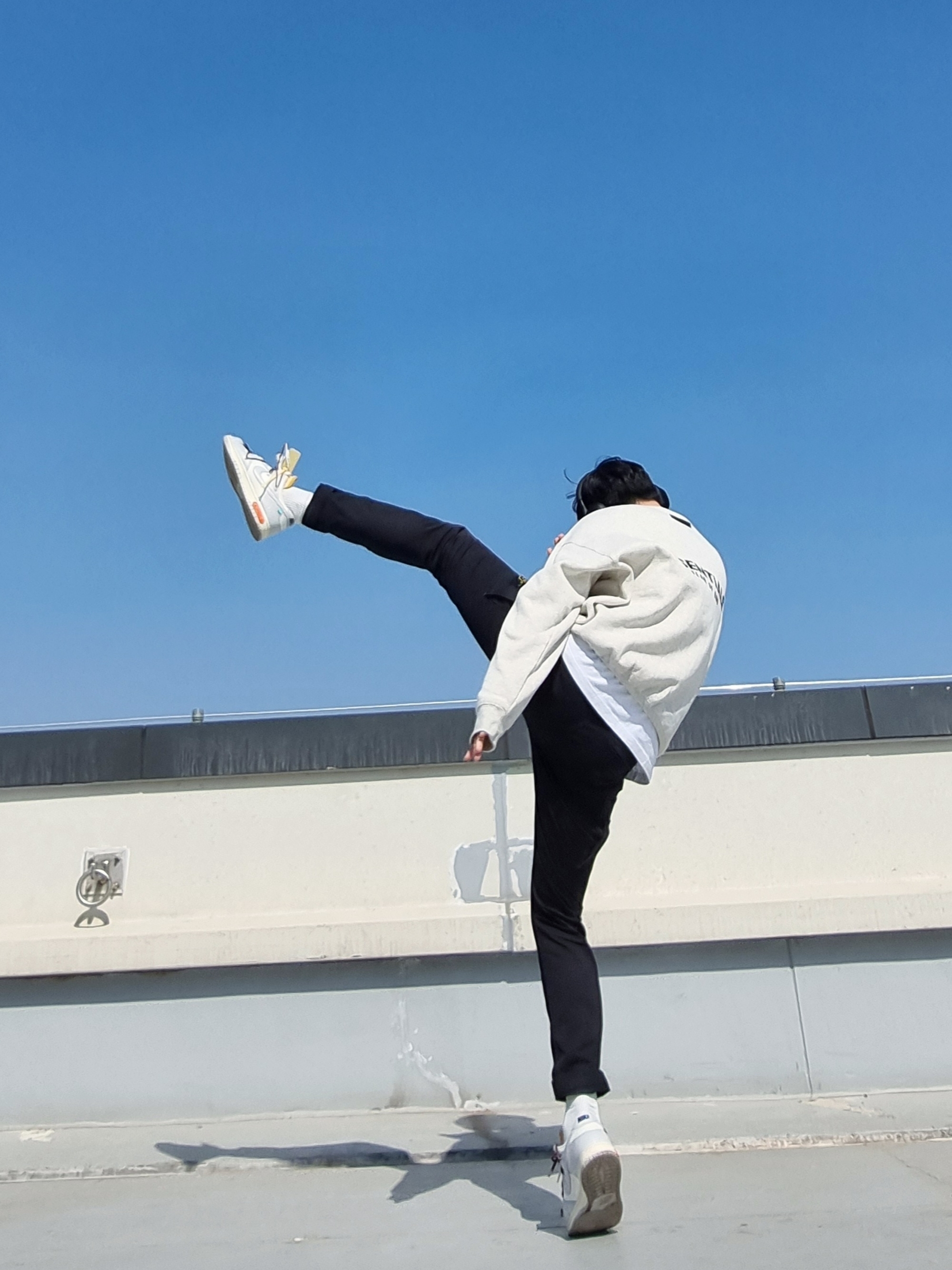 Nike x Off-White Dunk Low The 50 - Lot 46, Essentials The Core Collection Crewneck Sweatshirt Light Oatmeal 착용 스타일 - 1