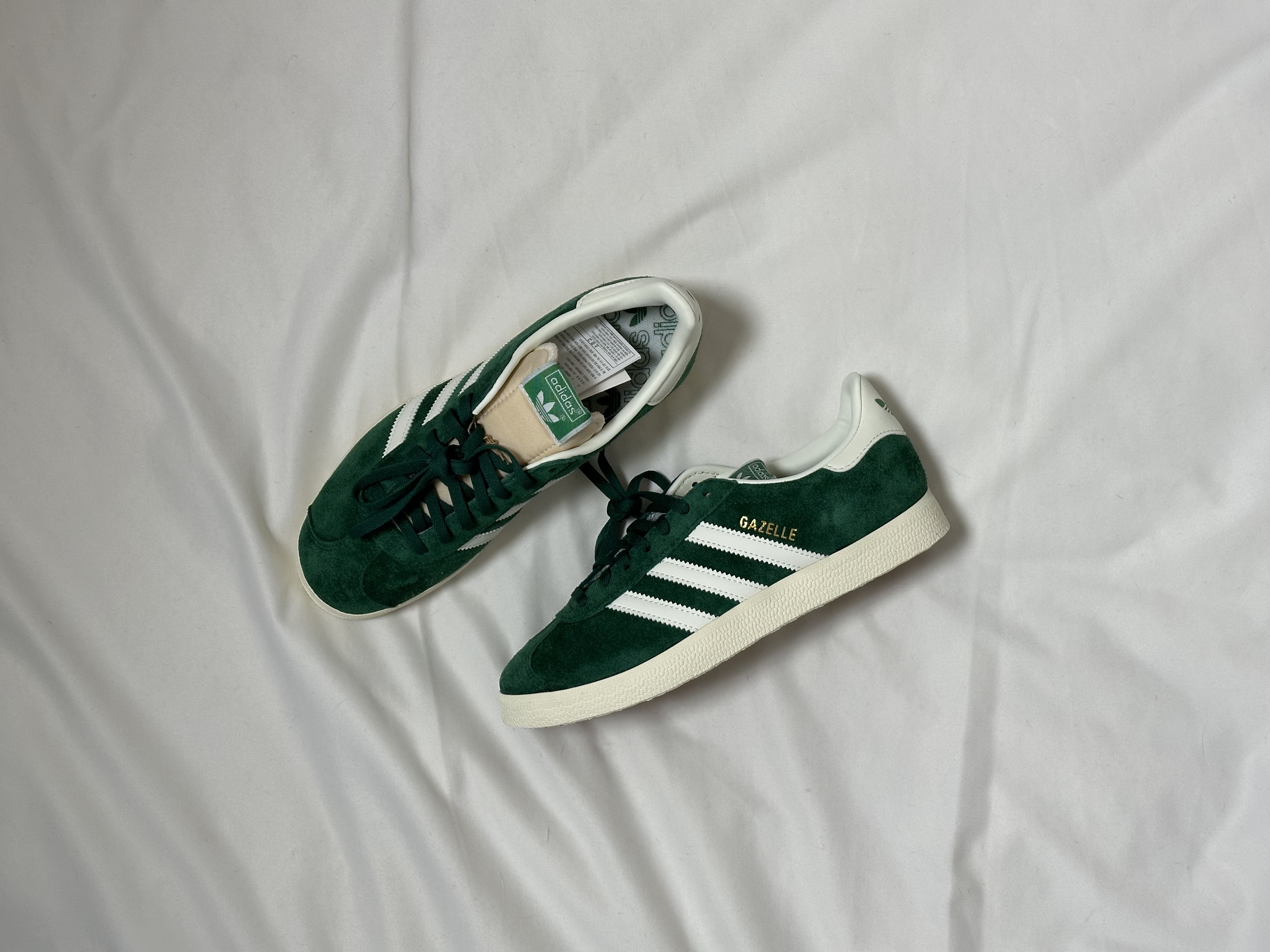 Adidas Gazelle Dark Green Cream White 착용 스타일 - 1
