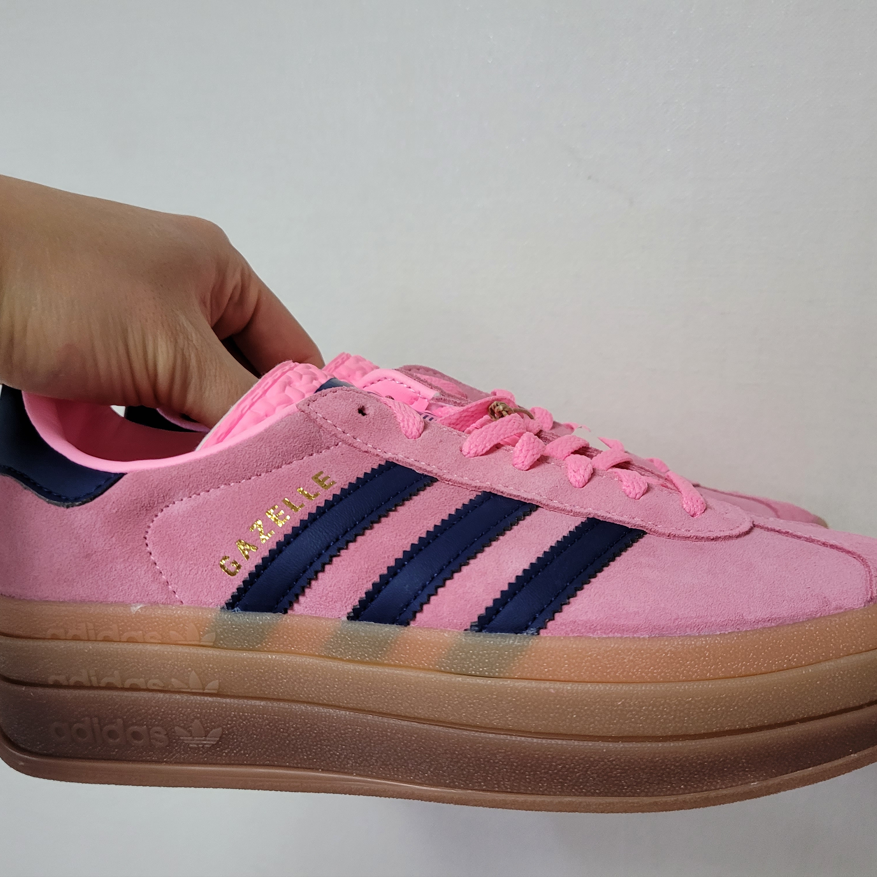 (W) Adidas Gazelle Bold Pink Glow Victory Blue 착용 스타일 - 3