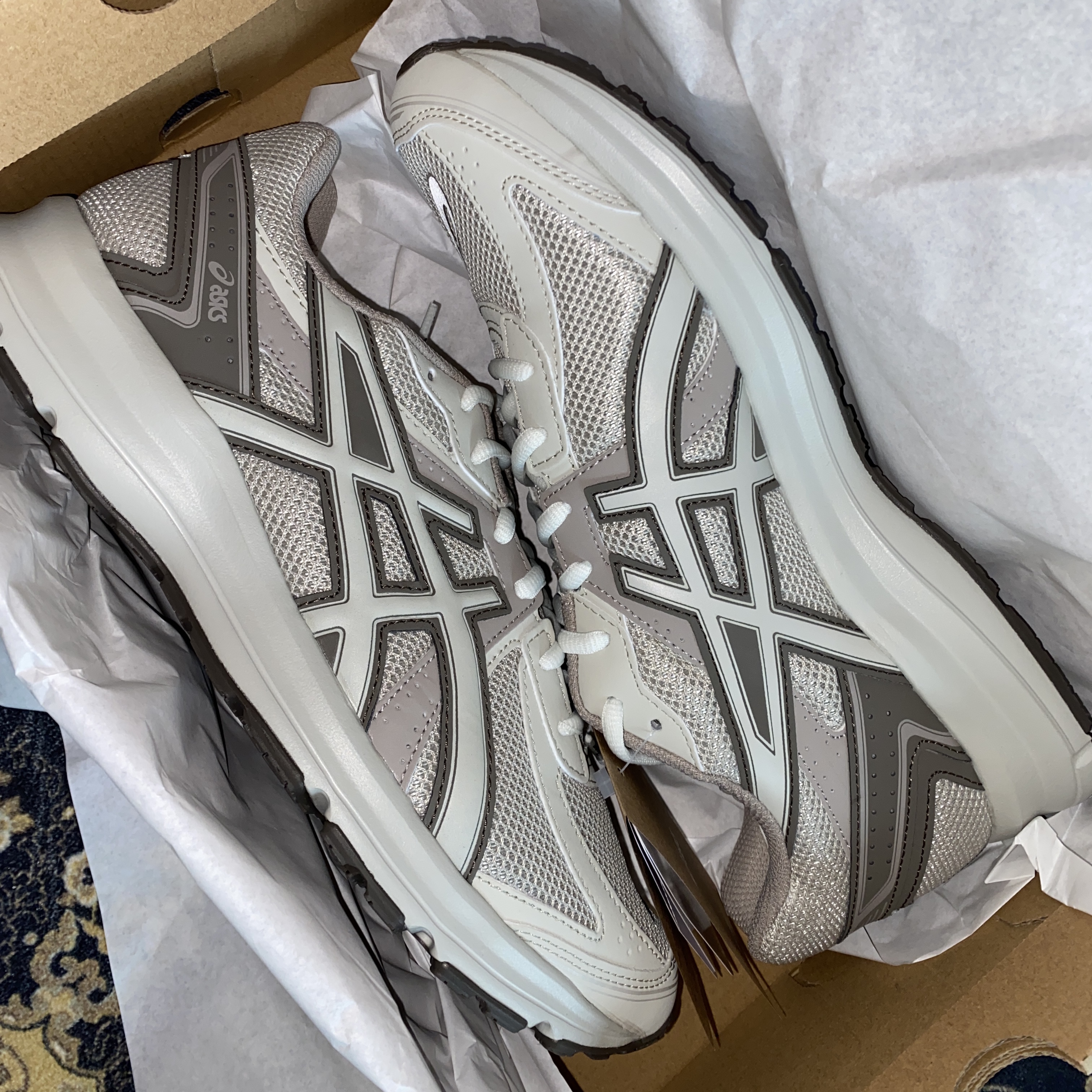 Asics Jog 100 S Birch - 2E Wide 착용 스타일 - 3