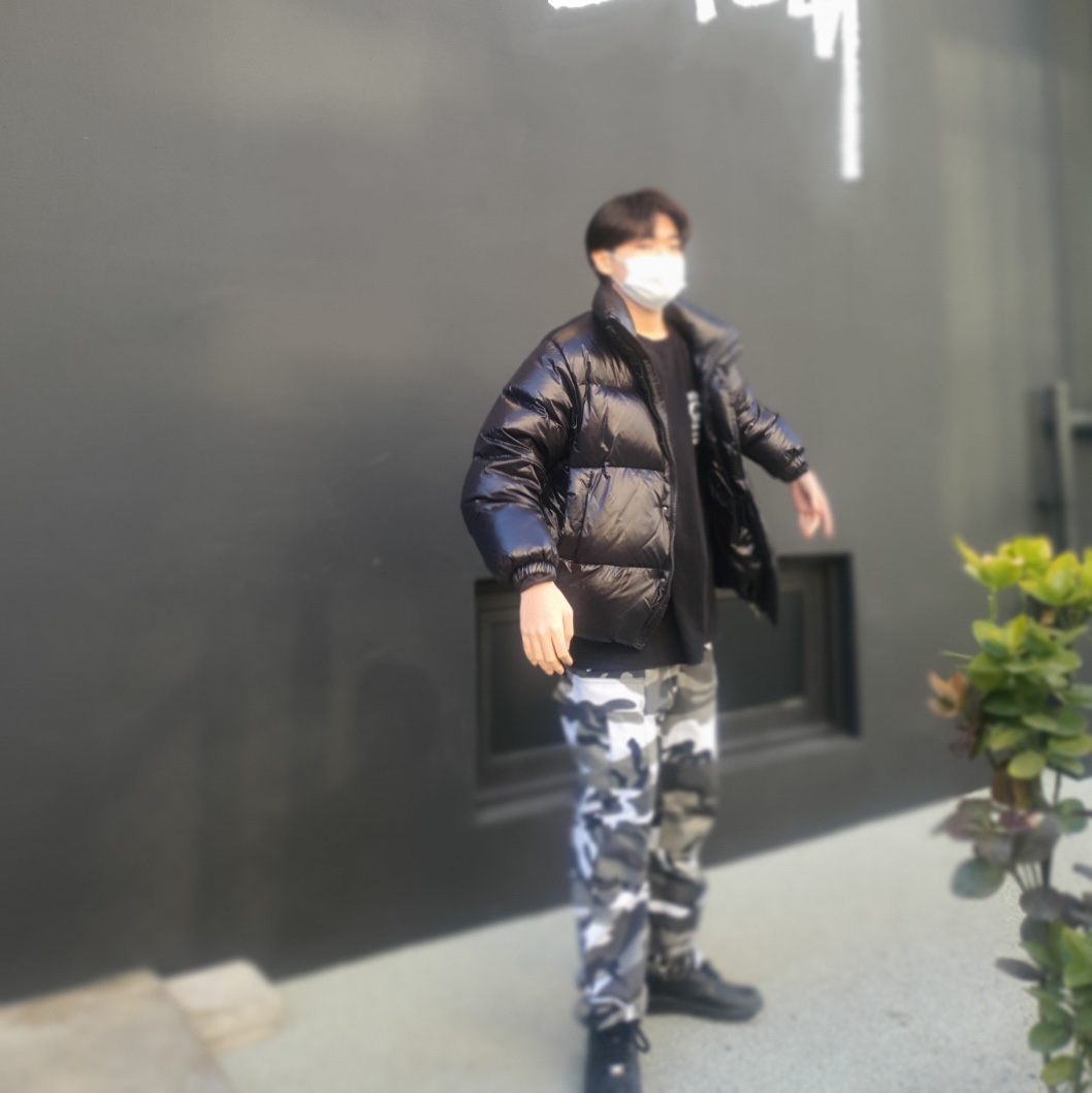 Nike Air Force 1 '07 Low Triple Black, Stussy x Our Legacy Work Shop Surf Skull Pigment Dyed T-Shirt Black 착용 스타일 - 2