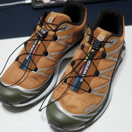 Salomon x And Wander XT-6 Golden Oak 착용 스타일 - 1