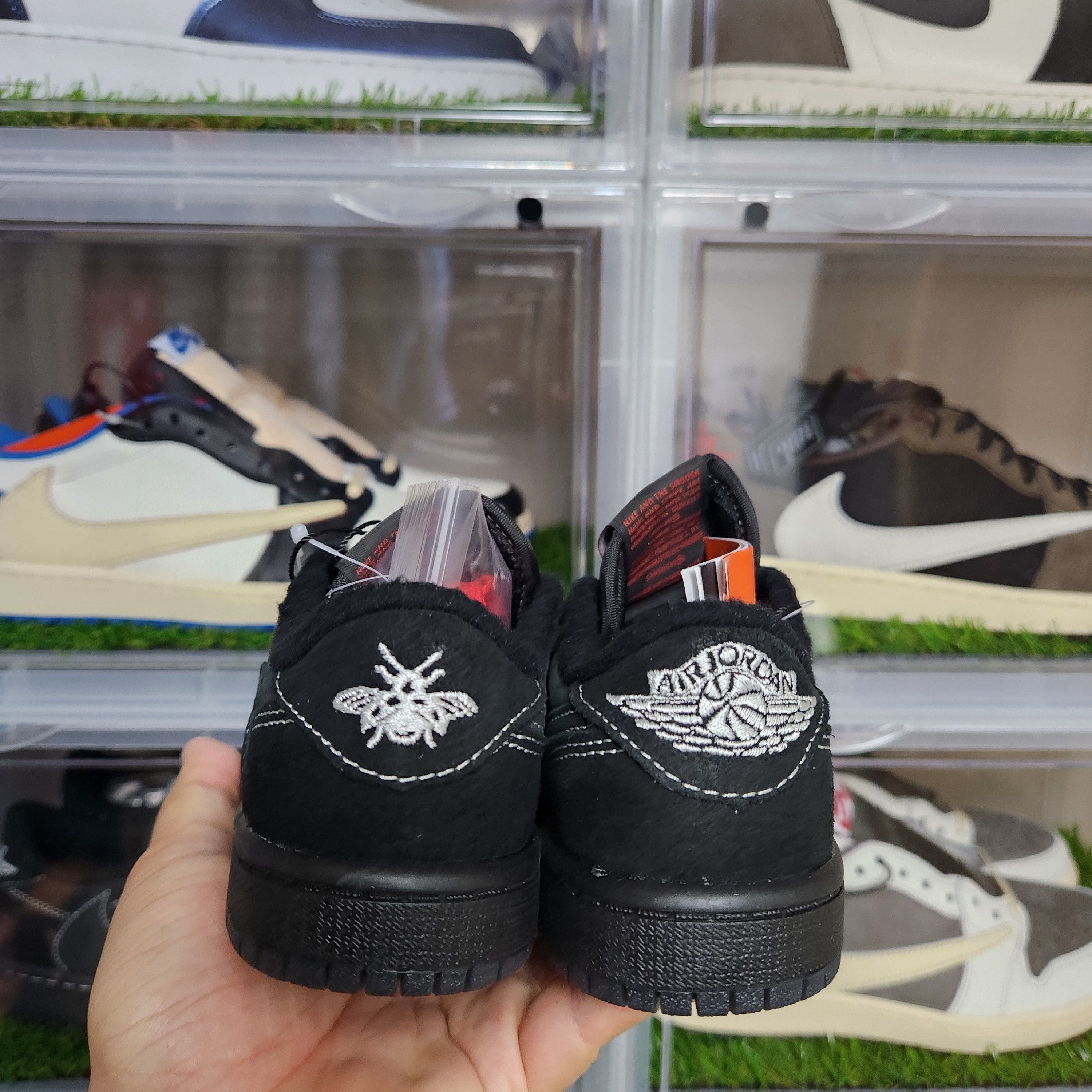 (PS) Jordan 1 x Travis Scott Retro Low OG SP Black Phantom 착용 스타일 - 3