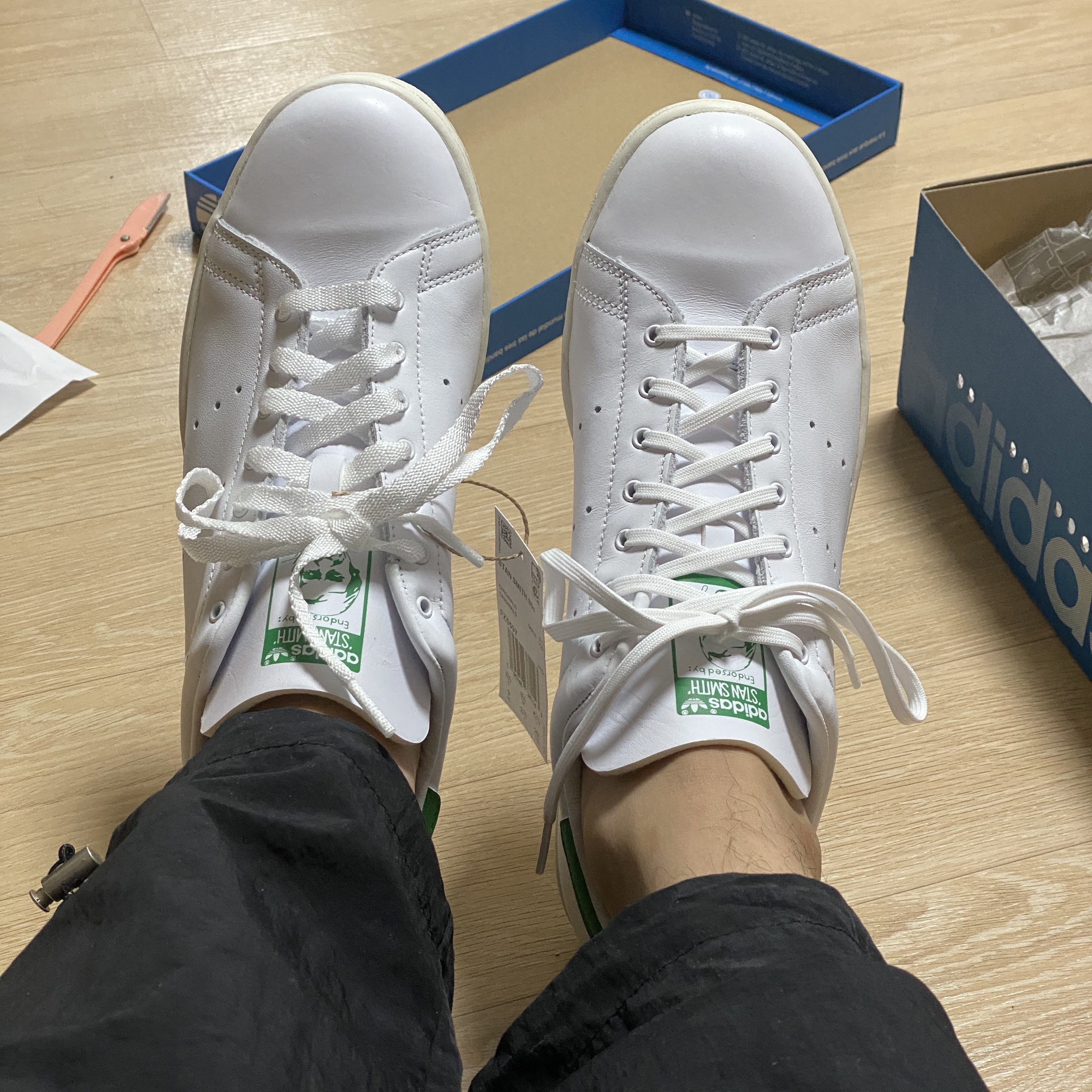 Adidas Stan Smith 80s Cloud White Green 착용 스타일 - 1