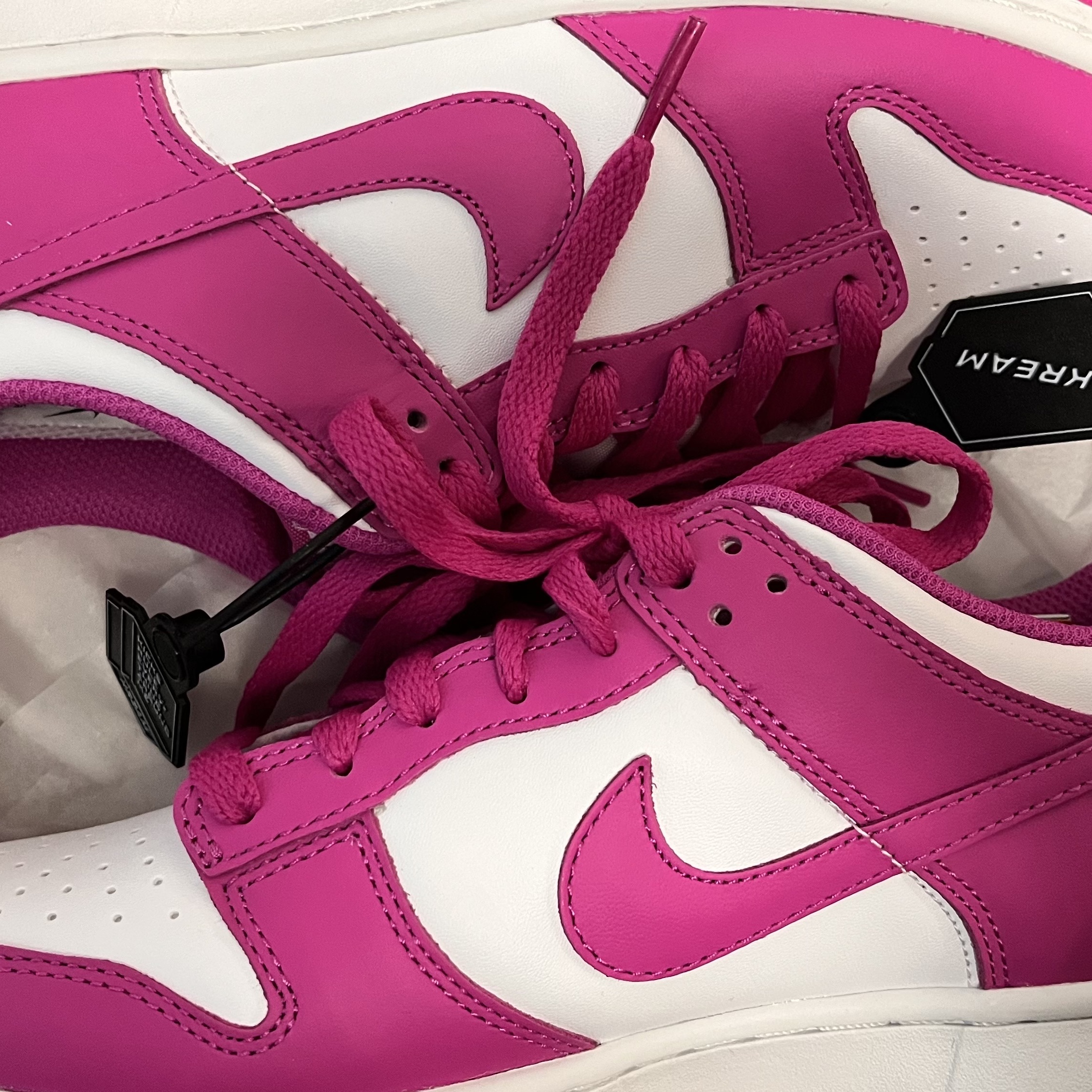 (GS) Nike Dunk Low White Active Fuchsia 착용 스타일