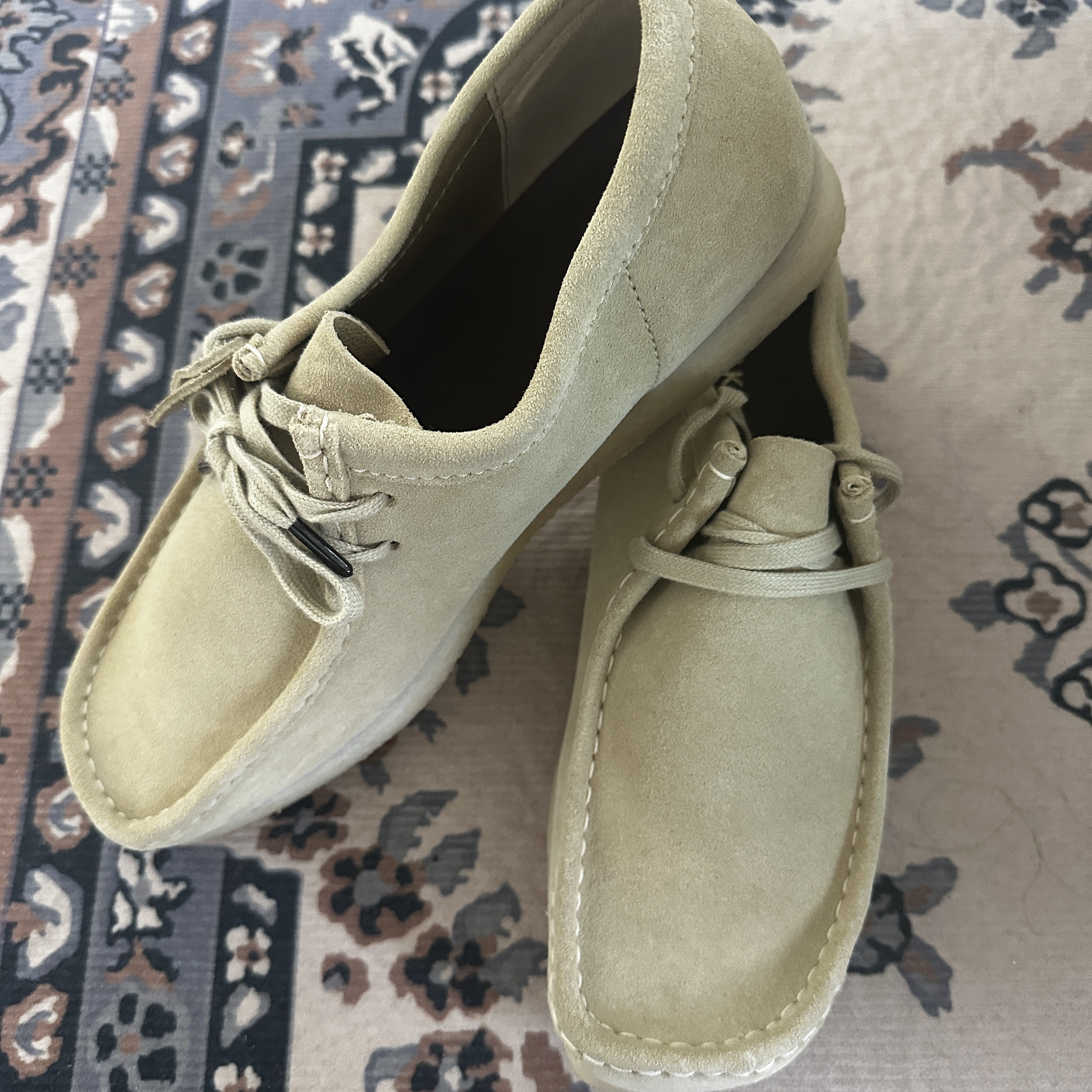 Clarks Wallabee Maple Suede 착용 스타일 - 3