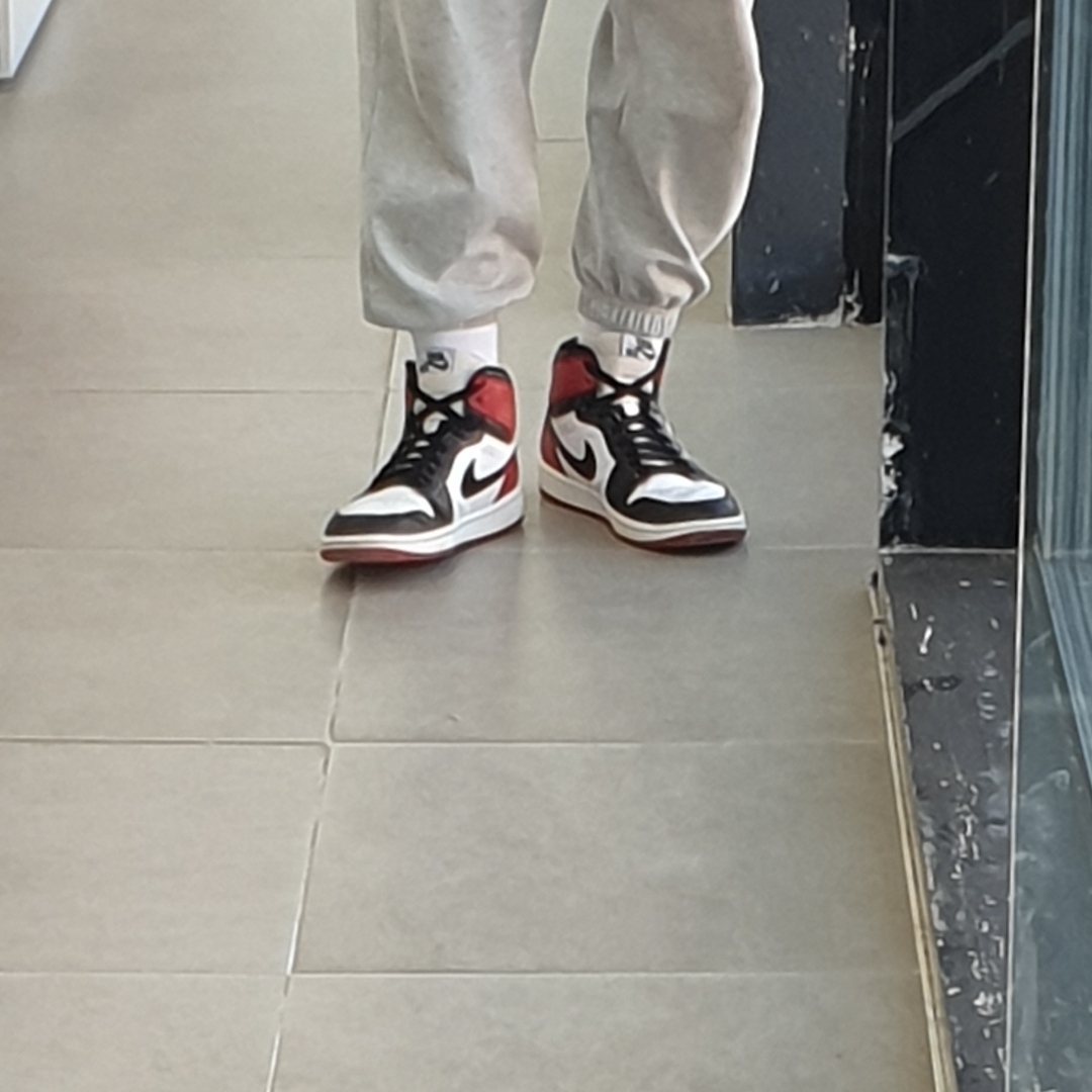 (W) Jordan 1 Retro High Satin Black Toe, Jordan 1 Retro High OG Black Toe 2016 착용 스타일 - 2