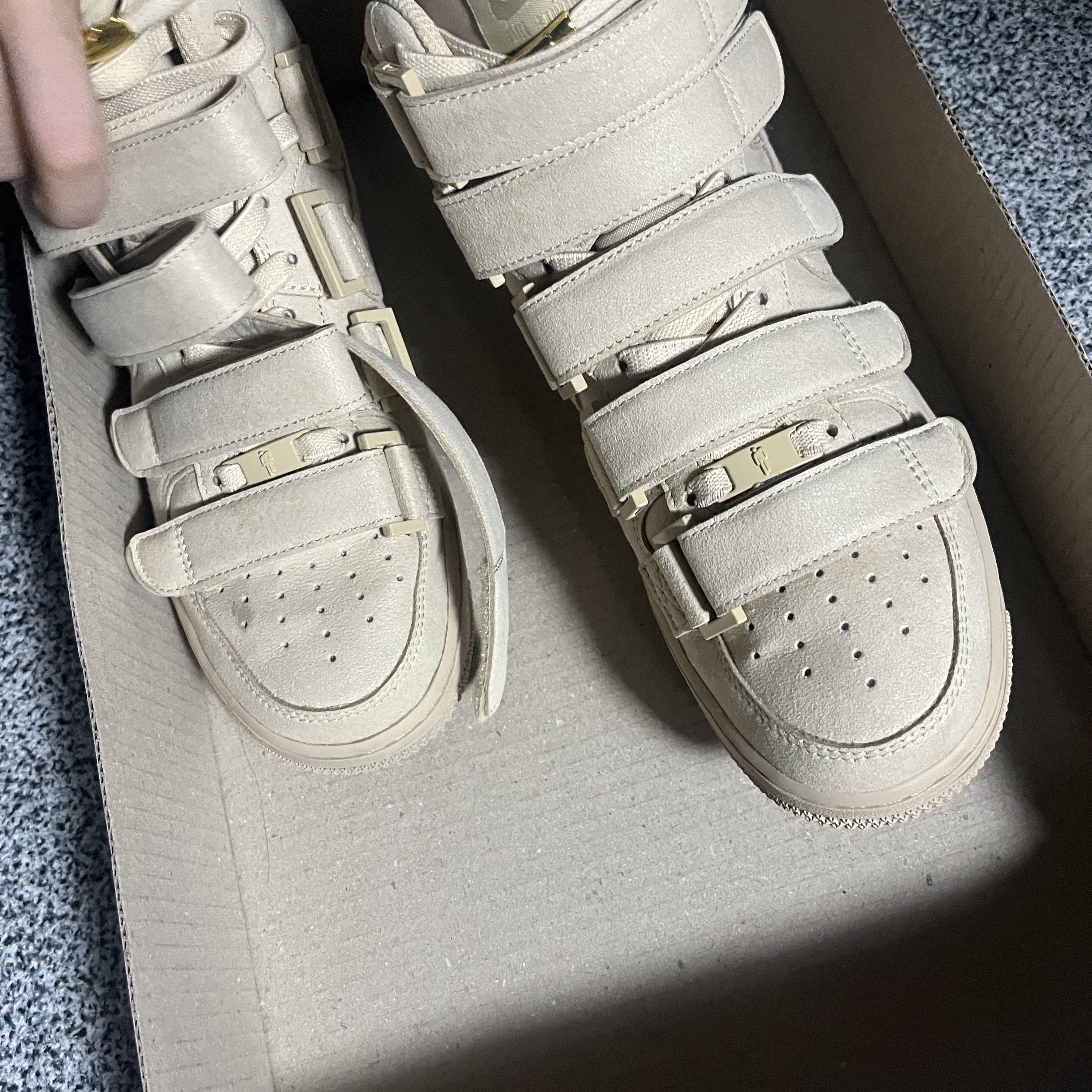 Nike x Billie Eilish Air Force 1 High '07 SP Mushroom 착용 스타일