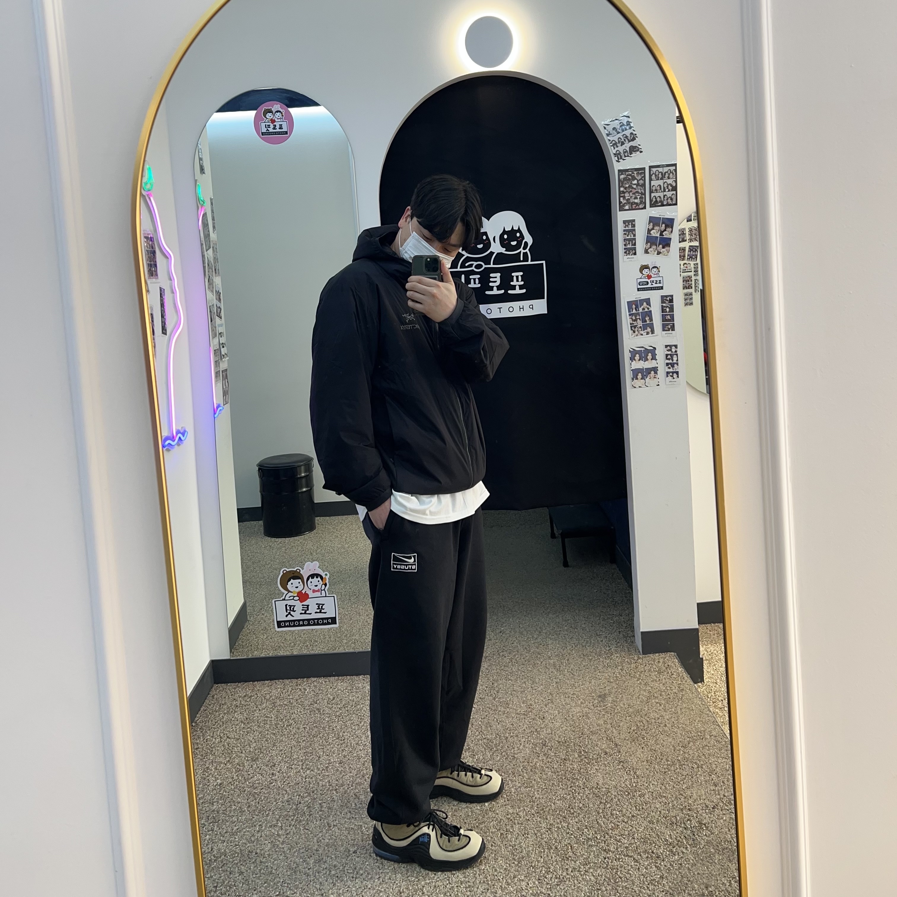 Nike x Stussy NRG Washed Fleece Pants Black (DO5296-010), Nike x Stussy Air Penny II Rattan and Limestone 착용 스타일 - 1