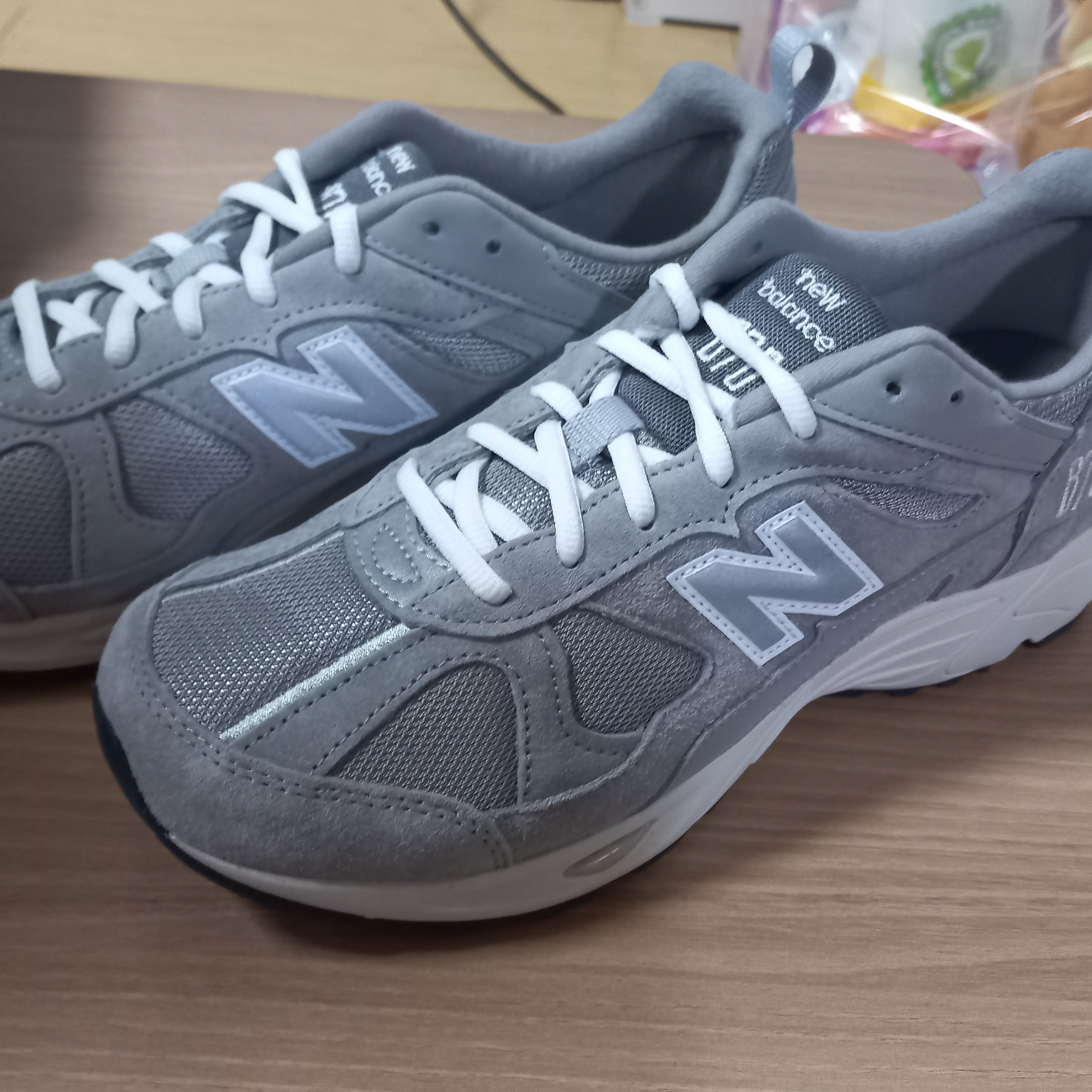 New Balance 878 Gray 착용 스타일