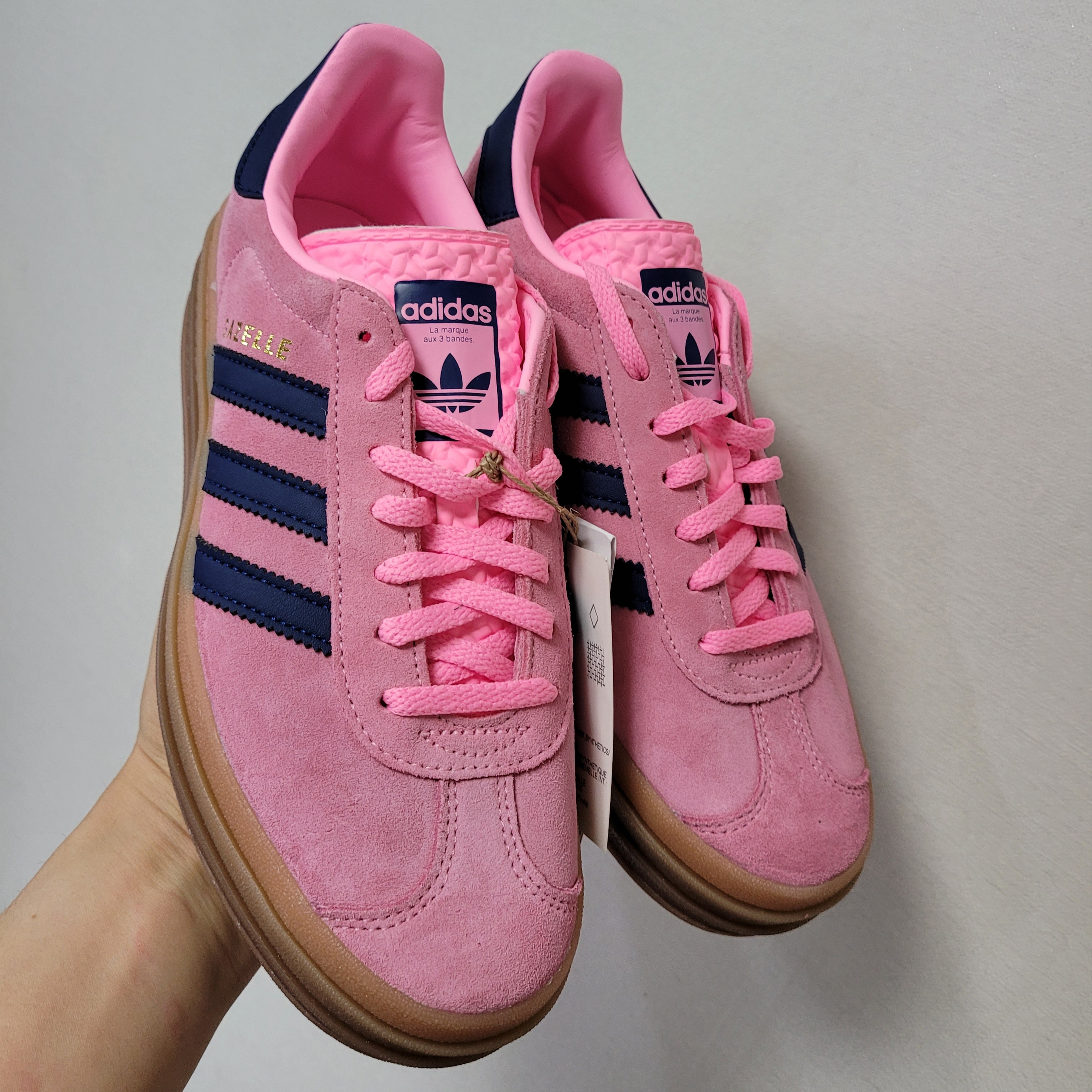 (W) Adidas Gazelle Bold Pink Glow Victory Blue 착용 스타일 - 2