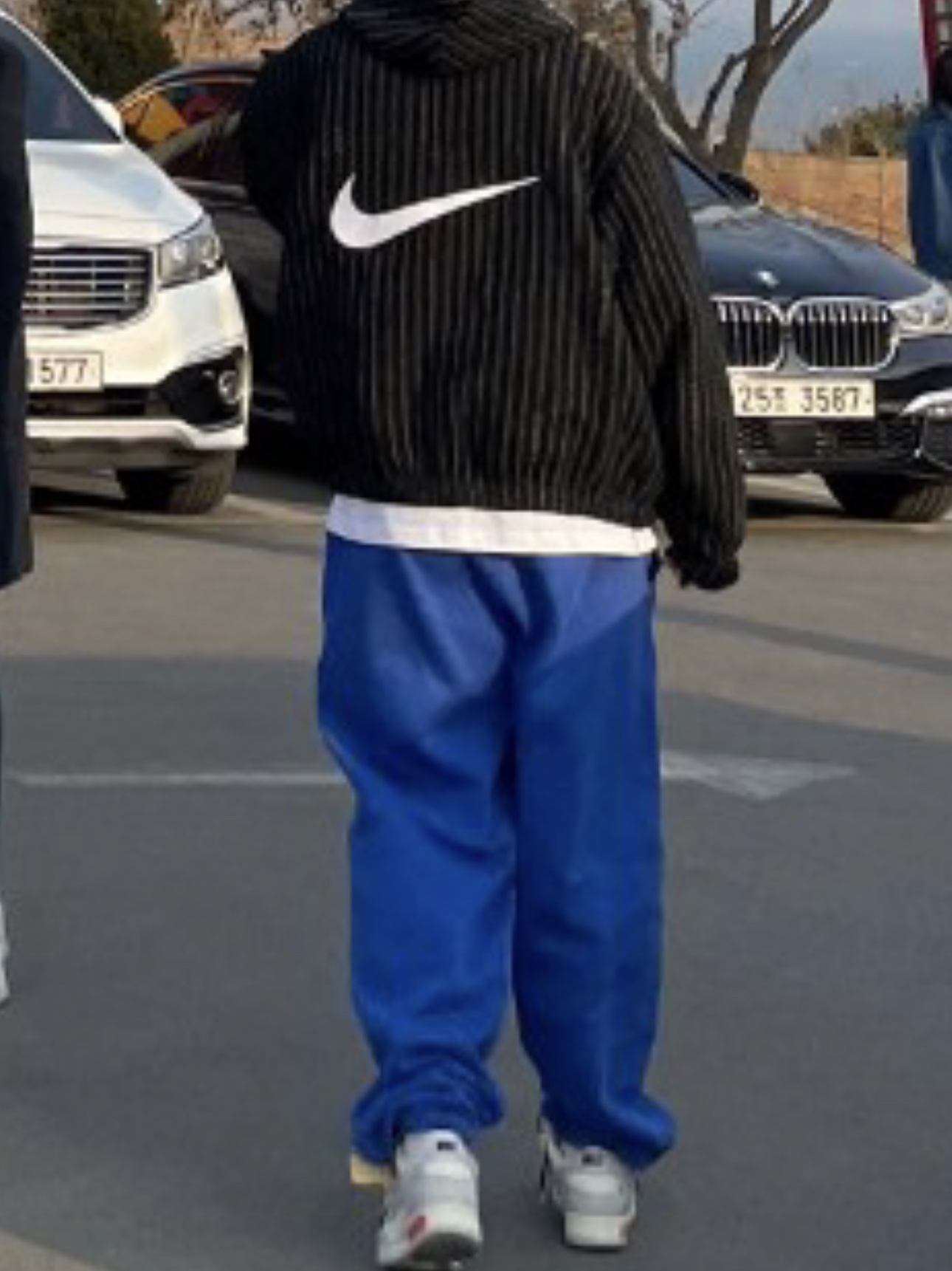 Nike x Stussy NRG Striped Wool Jacket Black (DR4023-010), Nike x Stussy T-Shirt White (DV1774-100) 착용 스타일