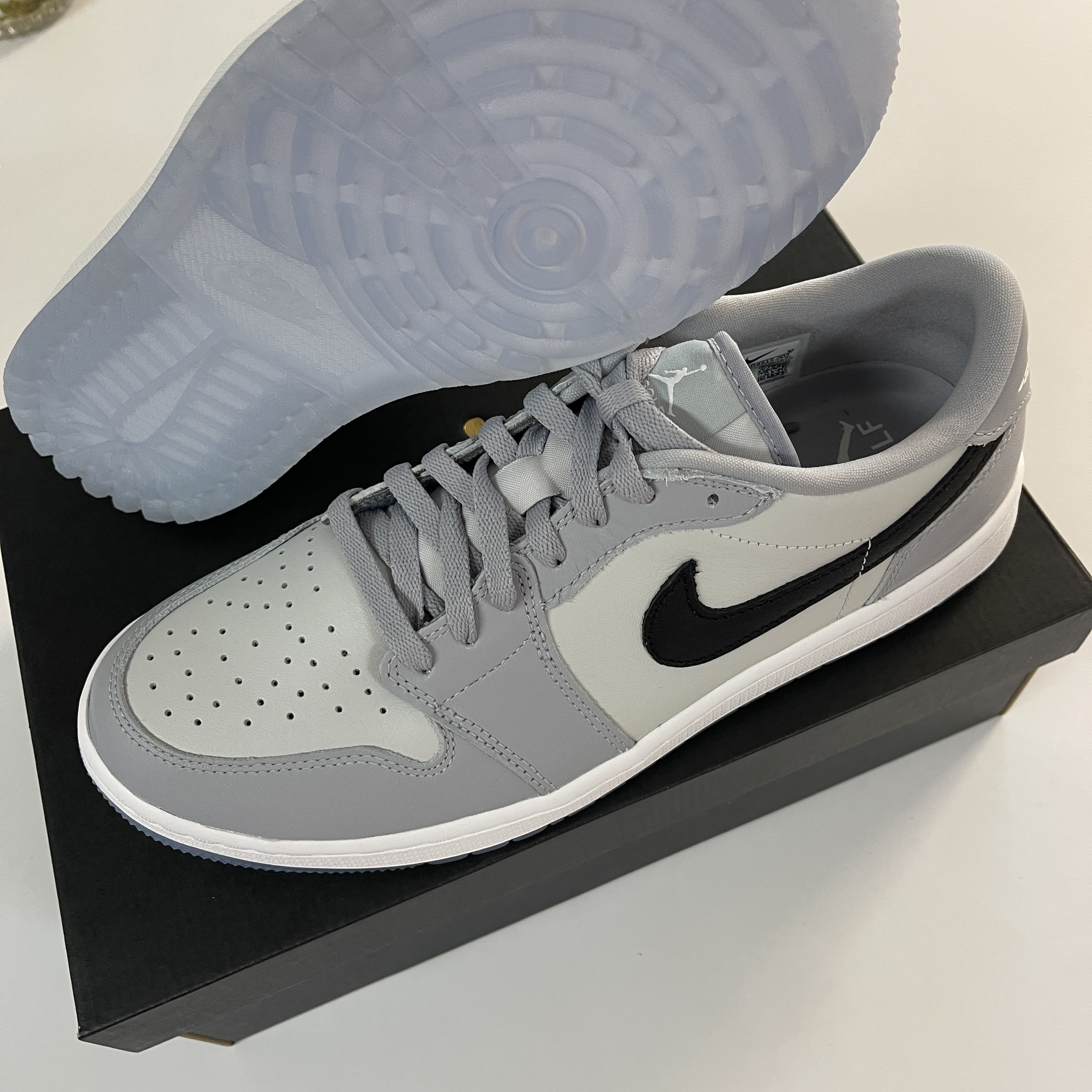 Jordan 1 Low Golf Wolf Grey 착용 스타일 - 5