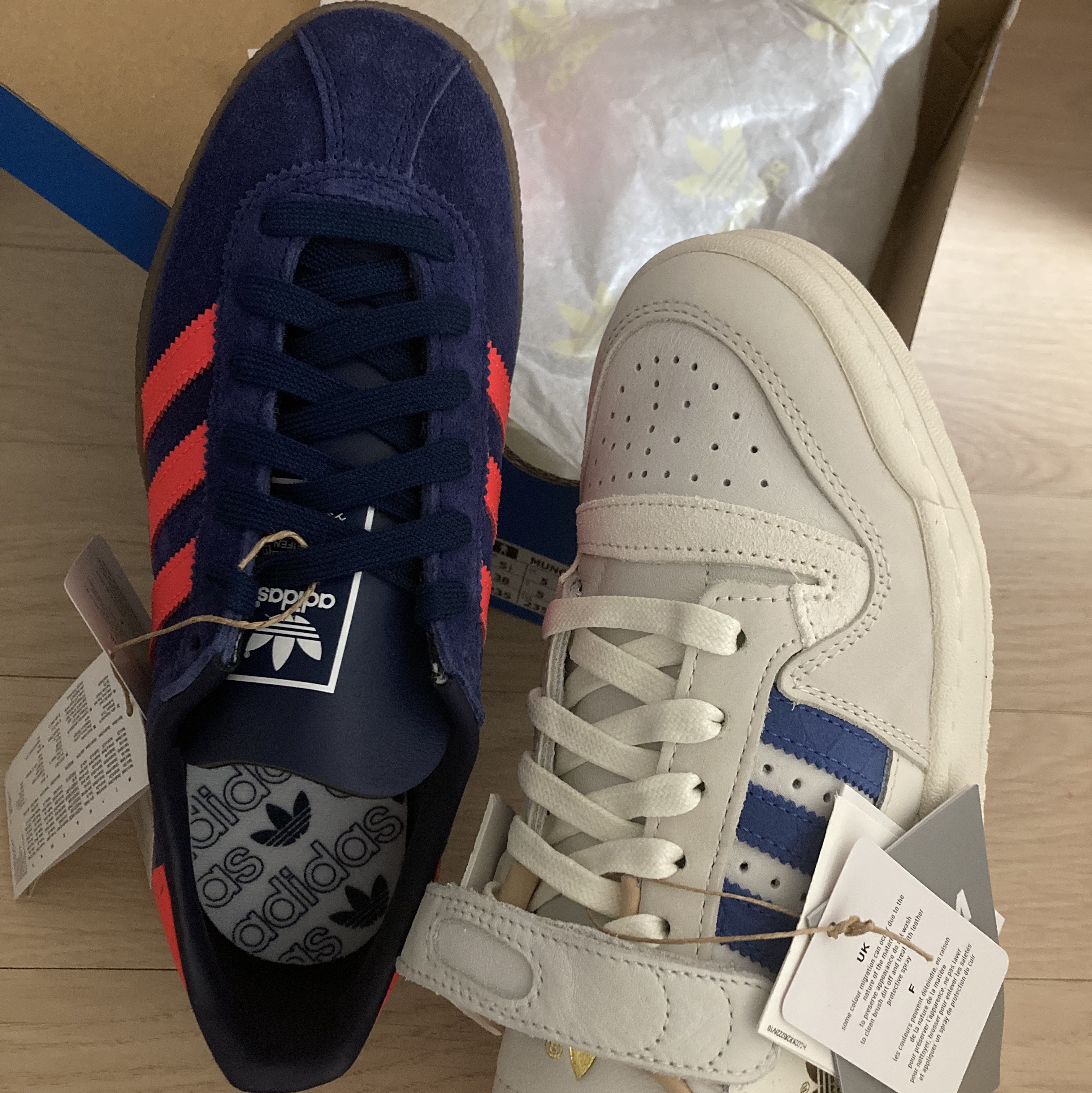 Adidas City Series Munchen Dark Blue Solar Red 착용 스타일