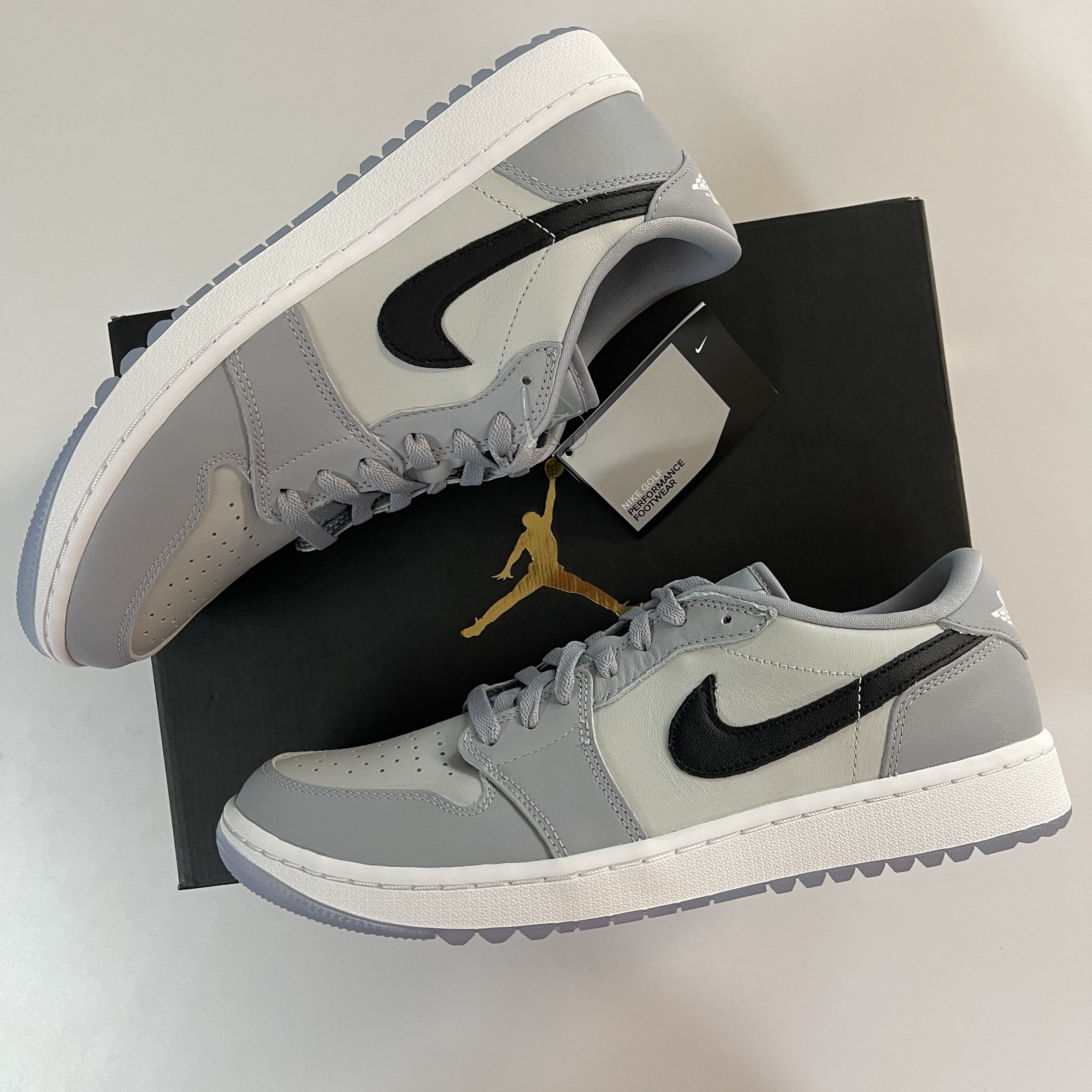 Jordan 1 Low Golf Wolf Grey 착용 스타일 - 1