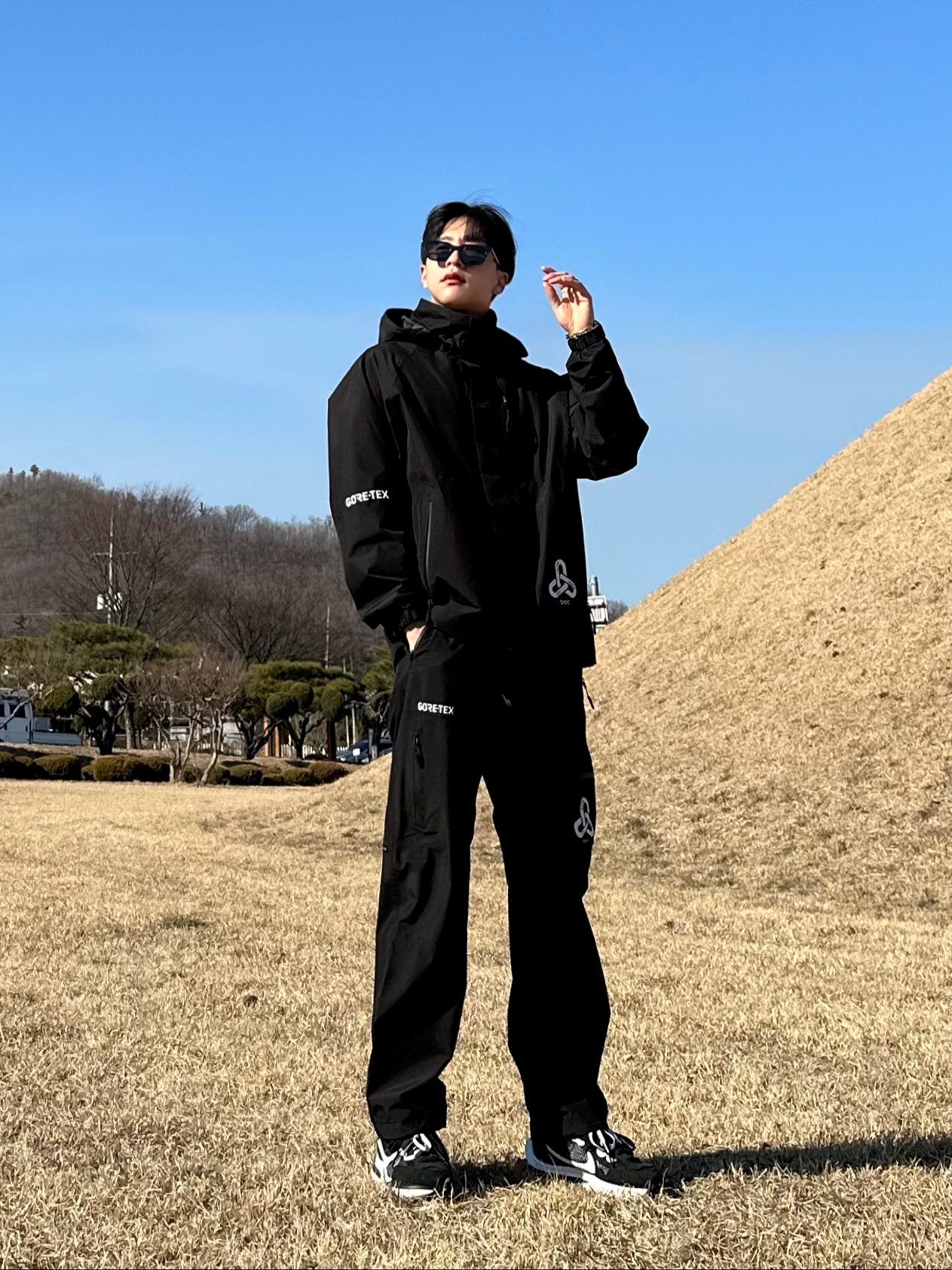 Nike x Sacai VaporWaffle Black White 착용 스타일 - 2