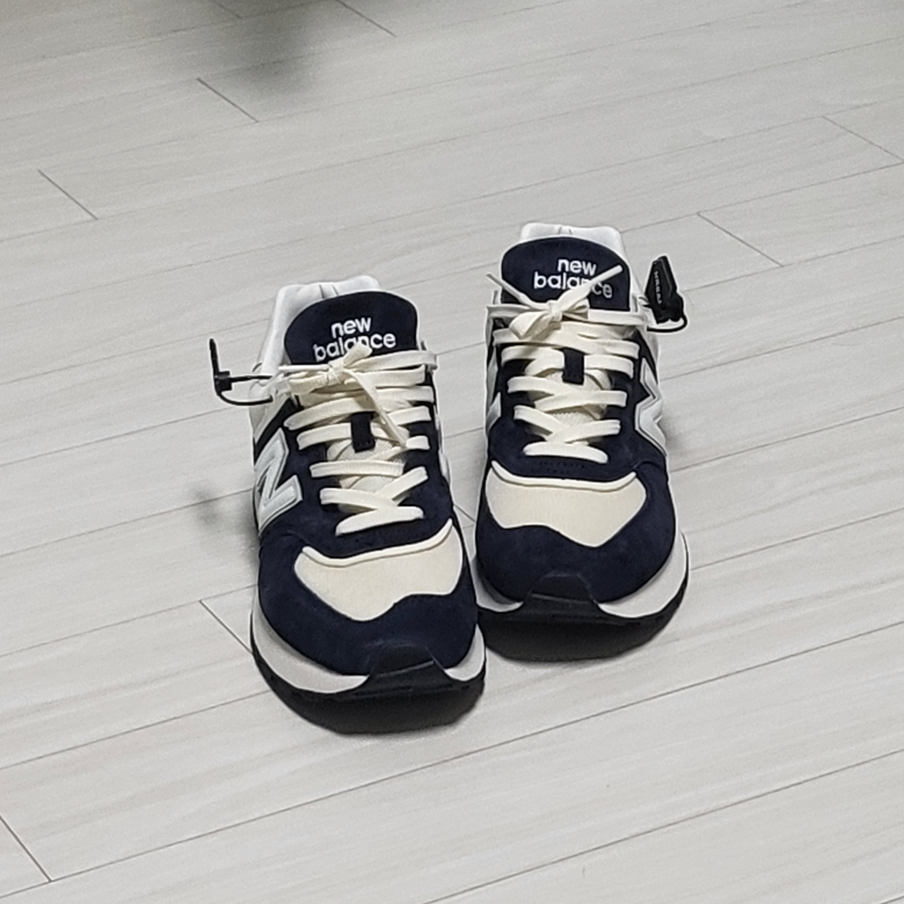 New Balance 574 Legacy Navy Blue 착용 스타일