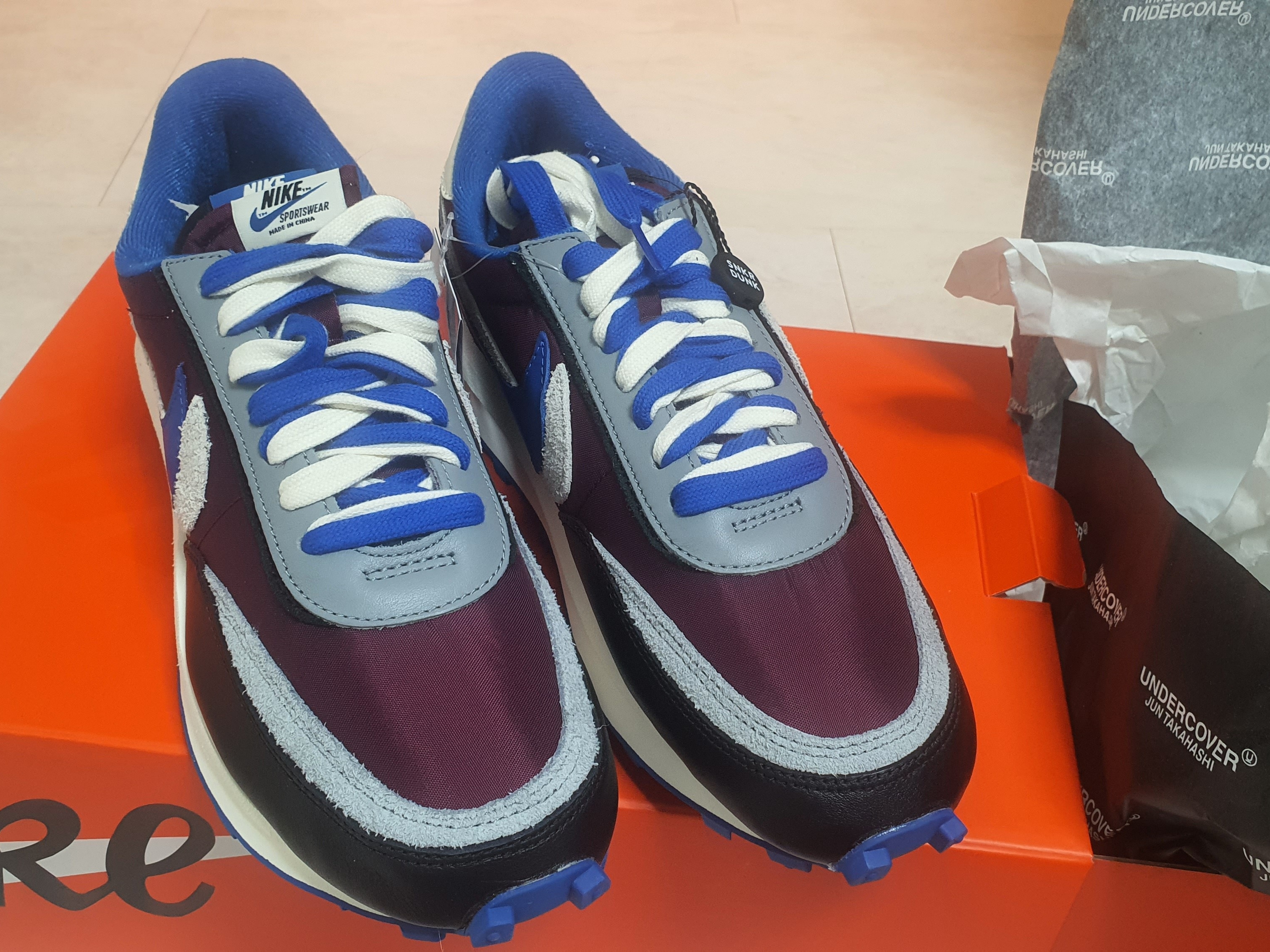 Nike x Sacai x Undercover LDWaffle Night Maroon Team Royal 착용 스타일 - 1