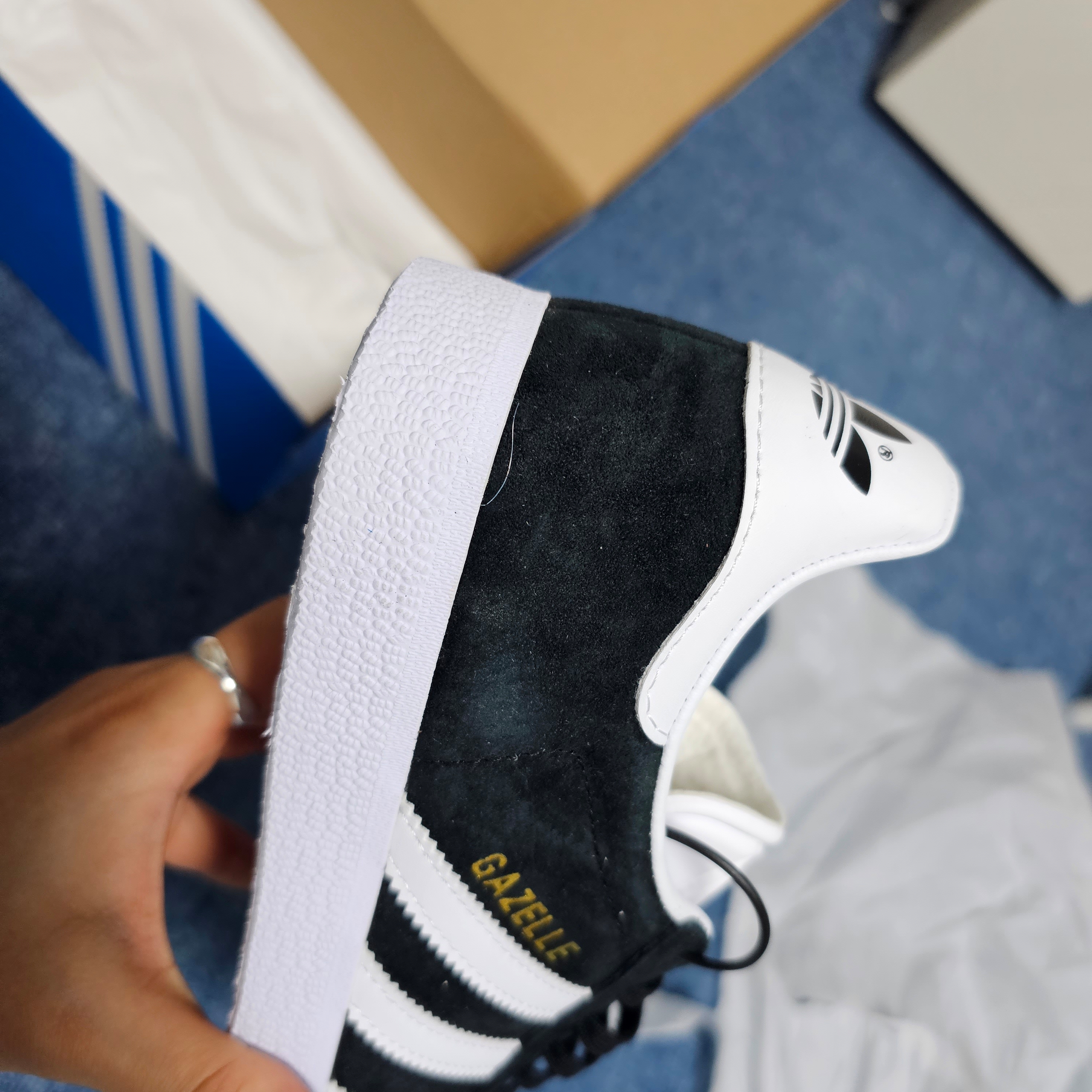 Adidas Gazelle Core Black White 착용 스타일 - 4