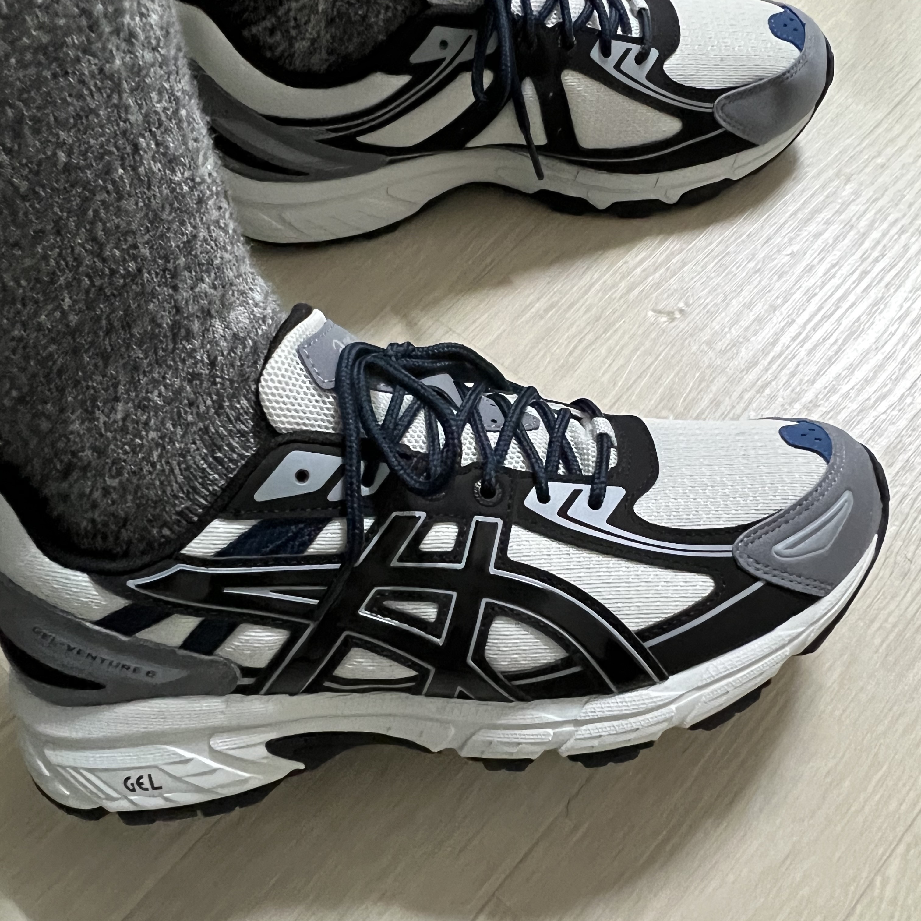 Asics Gel-Venture 6 SPS Glacier Grey 착용 스타일 - 2