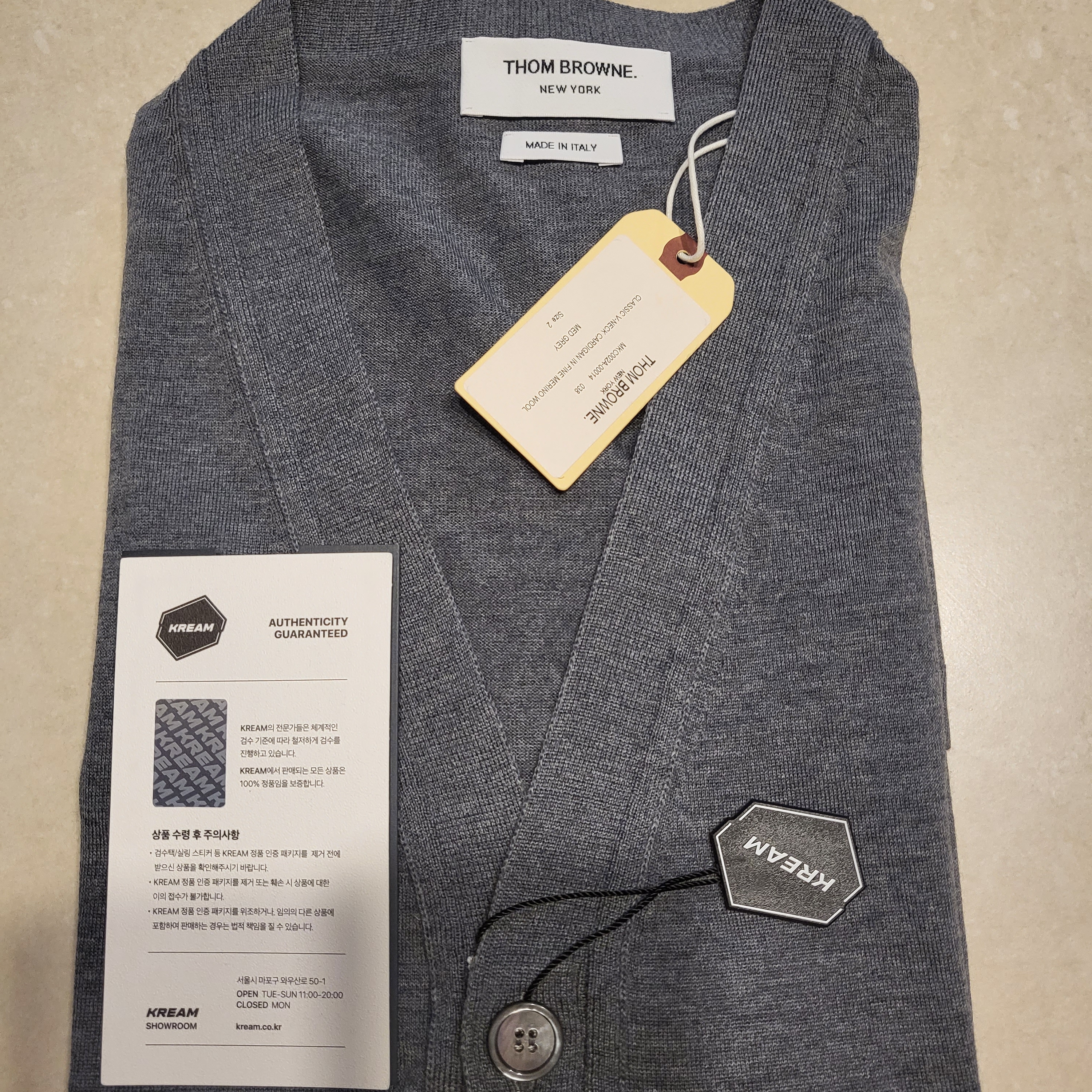 Thom Browne Classic Merino Wool Cardigan Medium Grey 착용 스타일