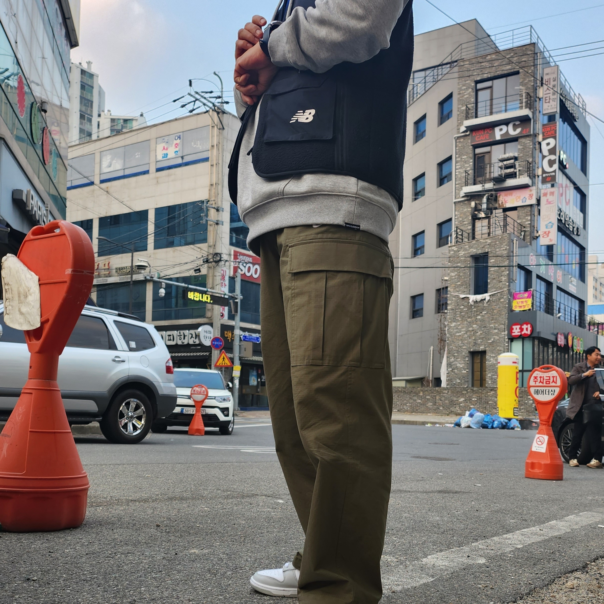 Nike Dunk Low Retro Grey Fog, Nike SB Kearny Skate Cargo Pants Medium Olive - Asia 착용 스타일 - 1
