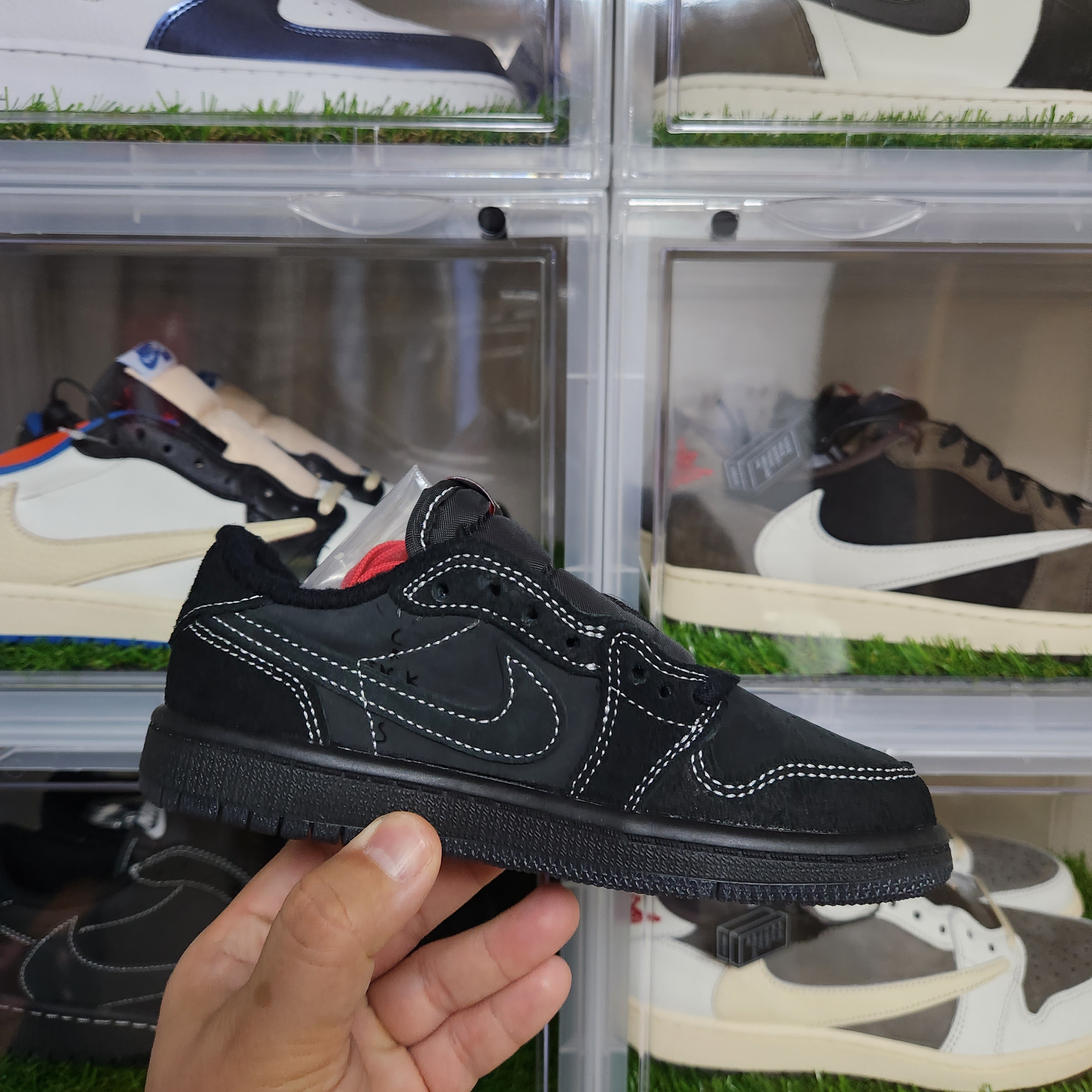 (PS) Jordan 1 x Travis Scott Retro Low OG SP Black Phantom 착용 스타일 - 2