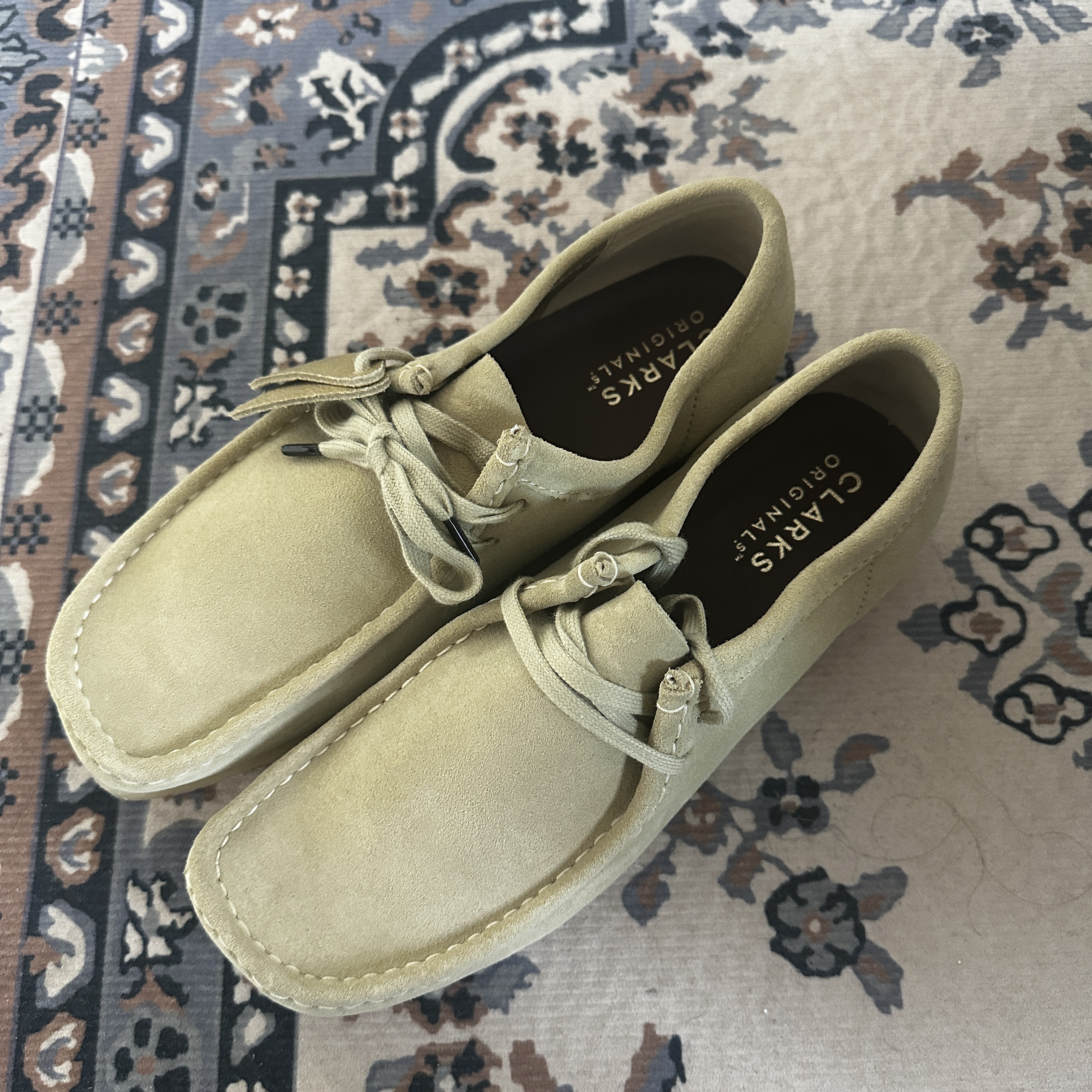 Clarks Wallabee Maple Suede 착용 스타일 - 2