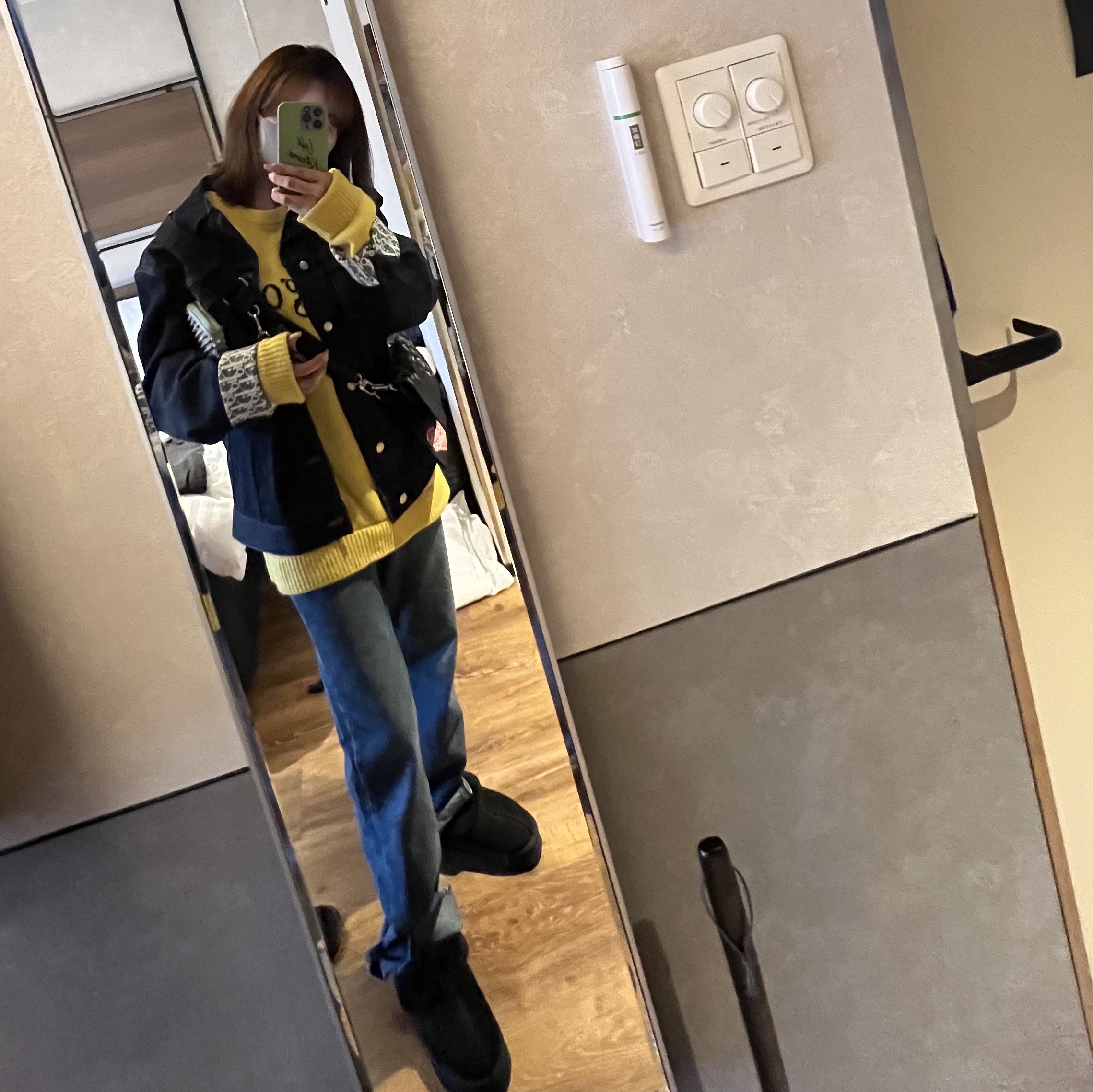 Dior Oblique Raw Cotton Denim Blouson Blue, (W) UGG Disquette Slipper Chestnut 착용 스타일 - 3