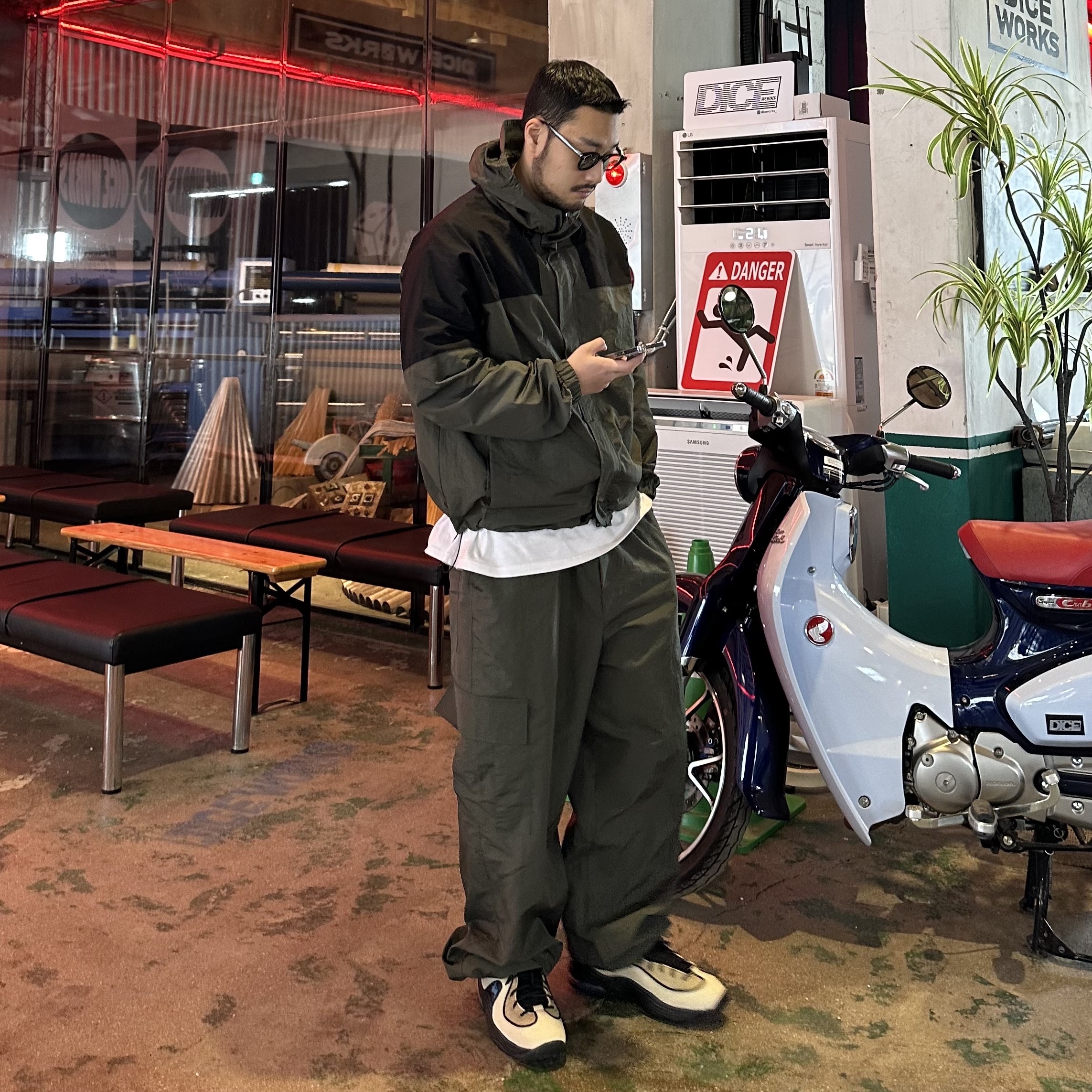 Nike x Stussy Air Penny II Rattan and Limestone 착용 스타일 - 3