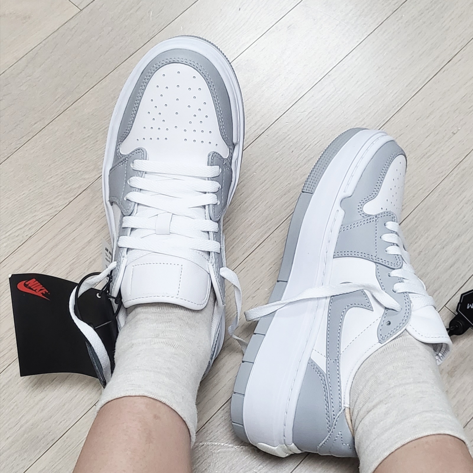 (W) Jordan 1 Elevate Low White and Wolf Grey 착용 스타일