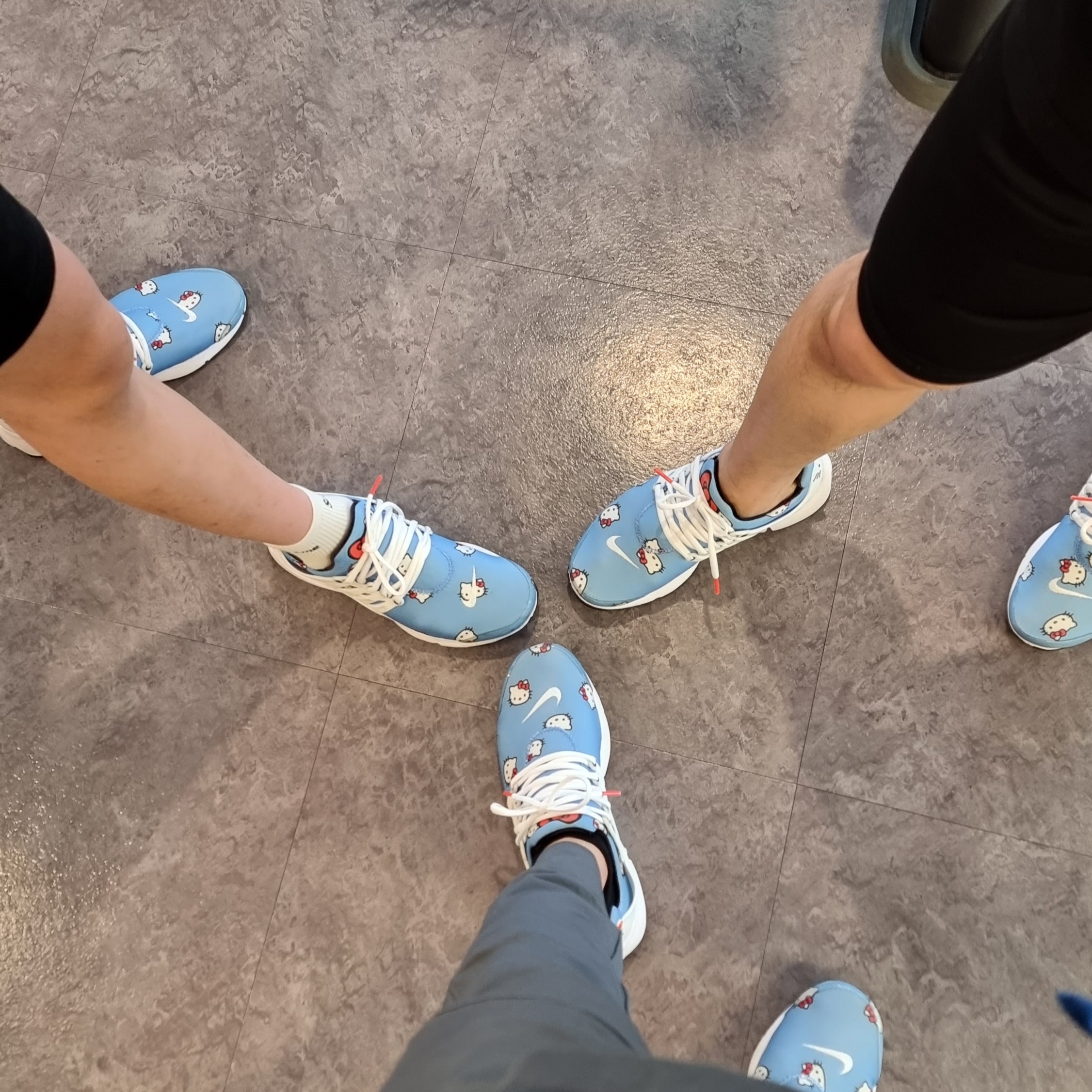 Nike x Hello Kitty Air Presto University Blue 착용 스타일 - 1