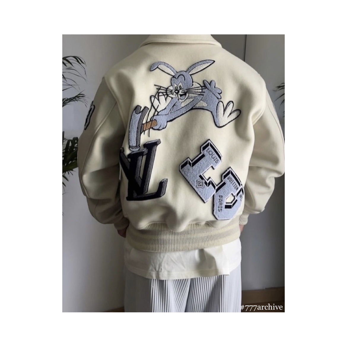 Louis Vuitton x Nigo Reversible Padded Blouson Deep Grey, Louis Vuitton Multi Patch Mixed Leather Varsity Blouson Milky White 착용 스타일 - 3