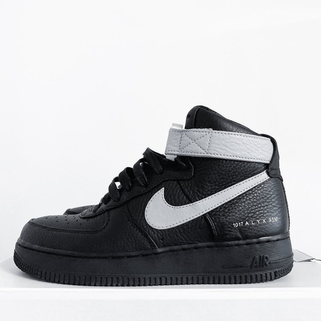 Nike x 1017 Alyx 9SM Air Force 1 High Black Wolf Grey 착용 스타일 - 2
