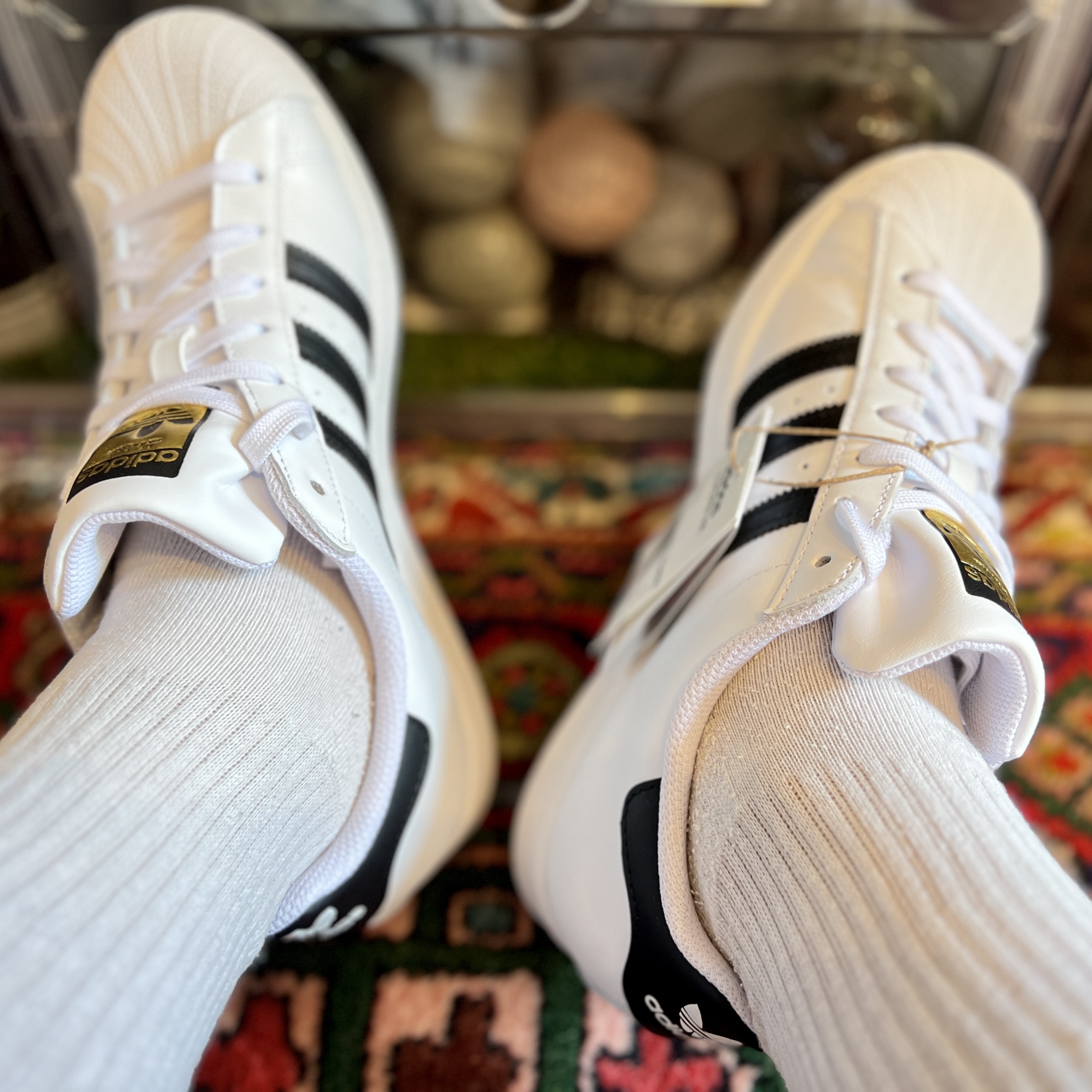 Adidas Superstar White Black 착용 스타일 - 2