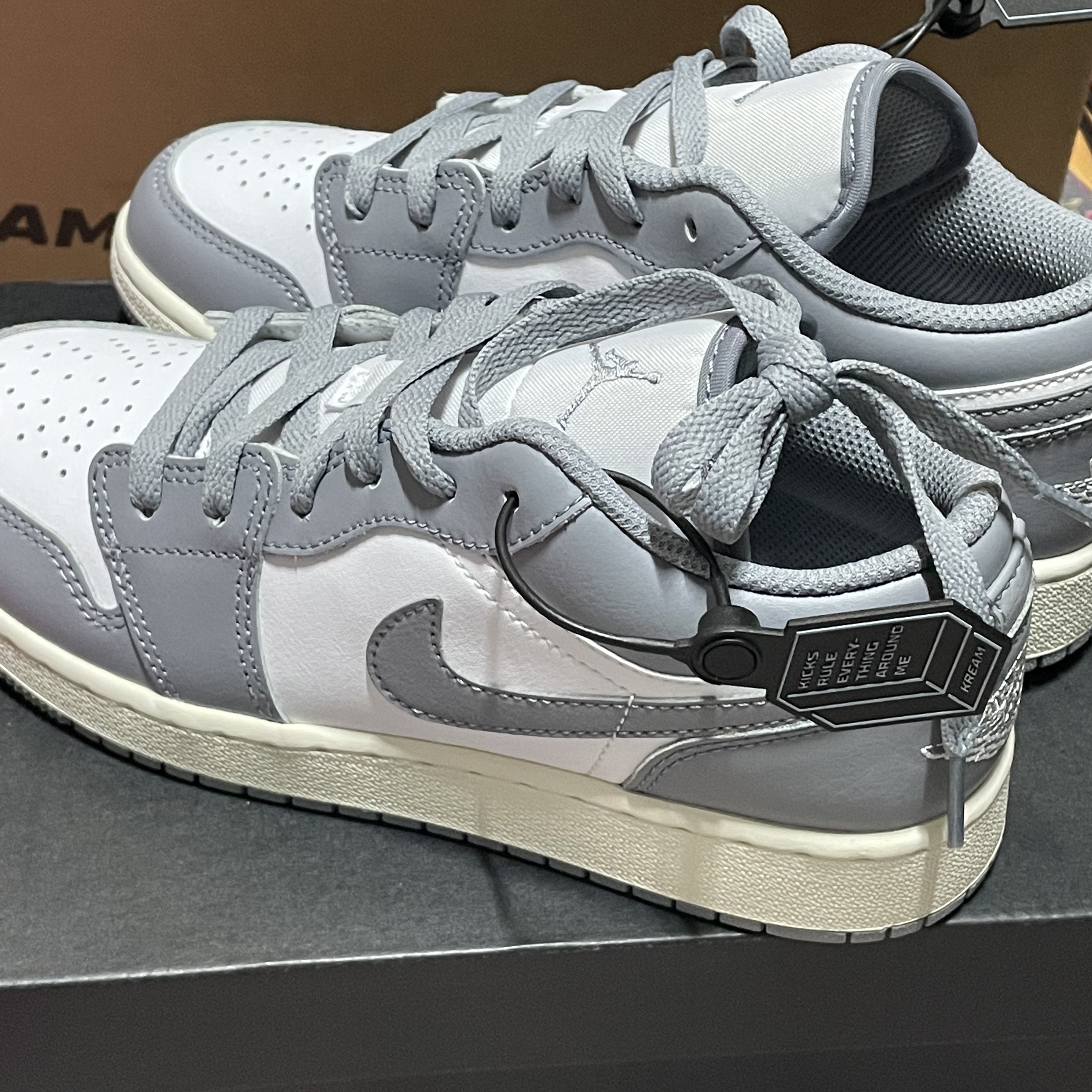 (GS) Jordan 1 Low Stealth and White 착용 스타일