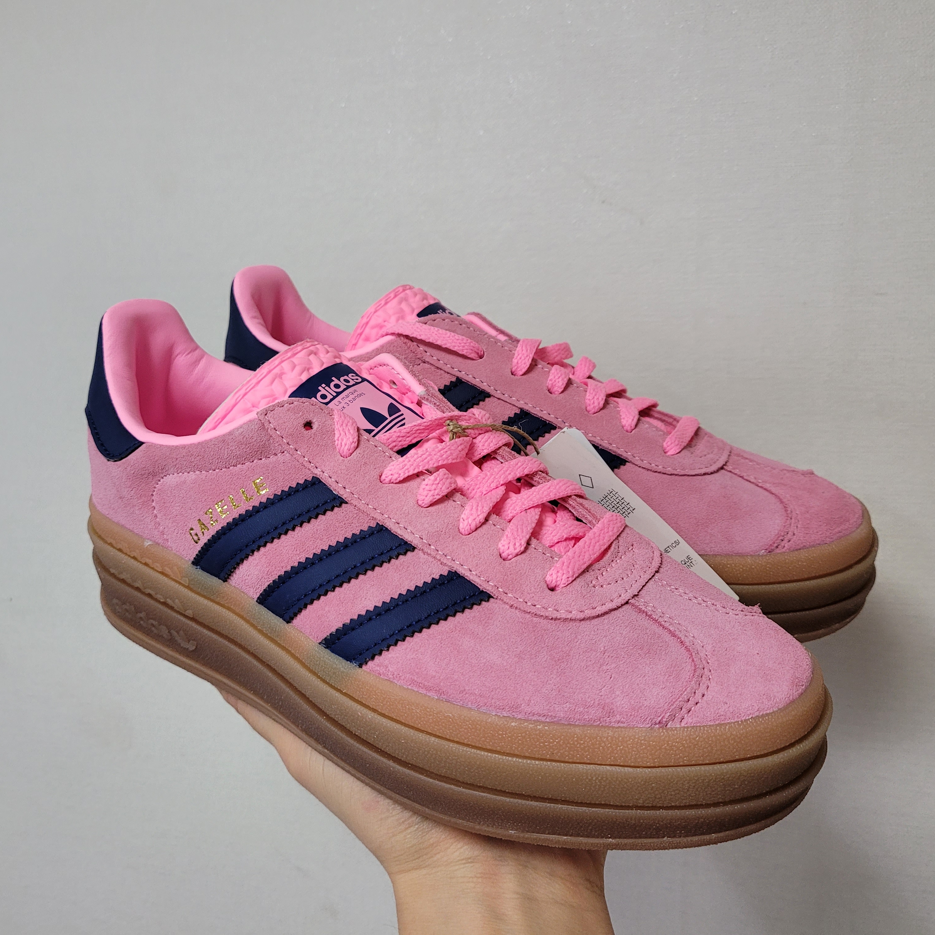 (W) Adidas Gazelle Bold Pink Glow Victory Blue 착용 스타일 - 1