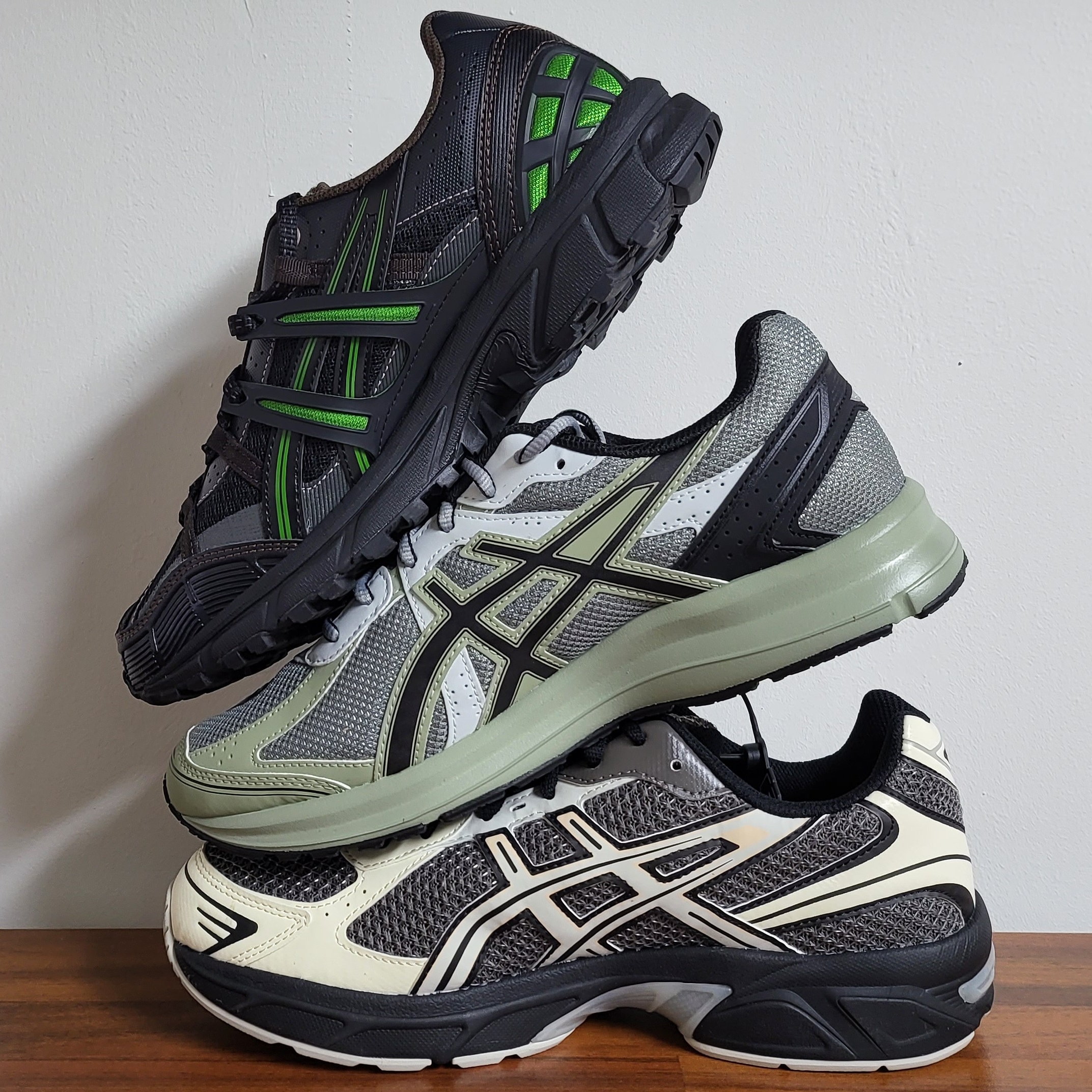 Asics x I4P Gel-1130 Mink Glacier Grey, Asics Jog 100 S Sheet Rock - 2E Wide 착용 스타일 - 3