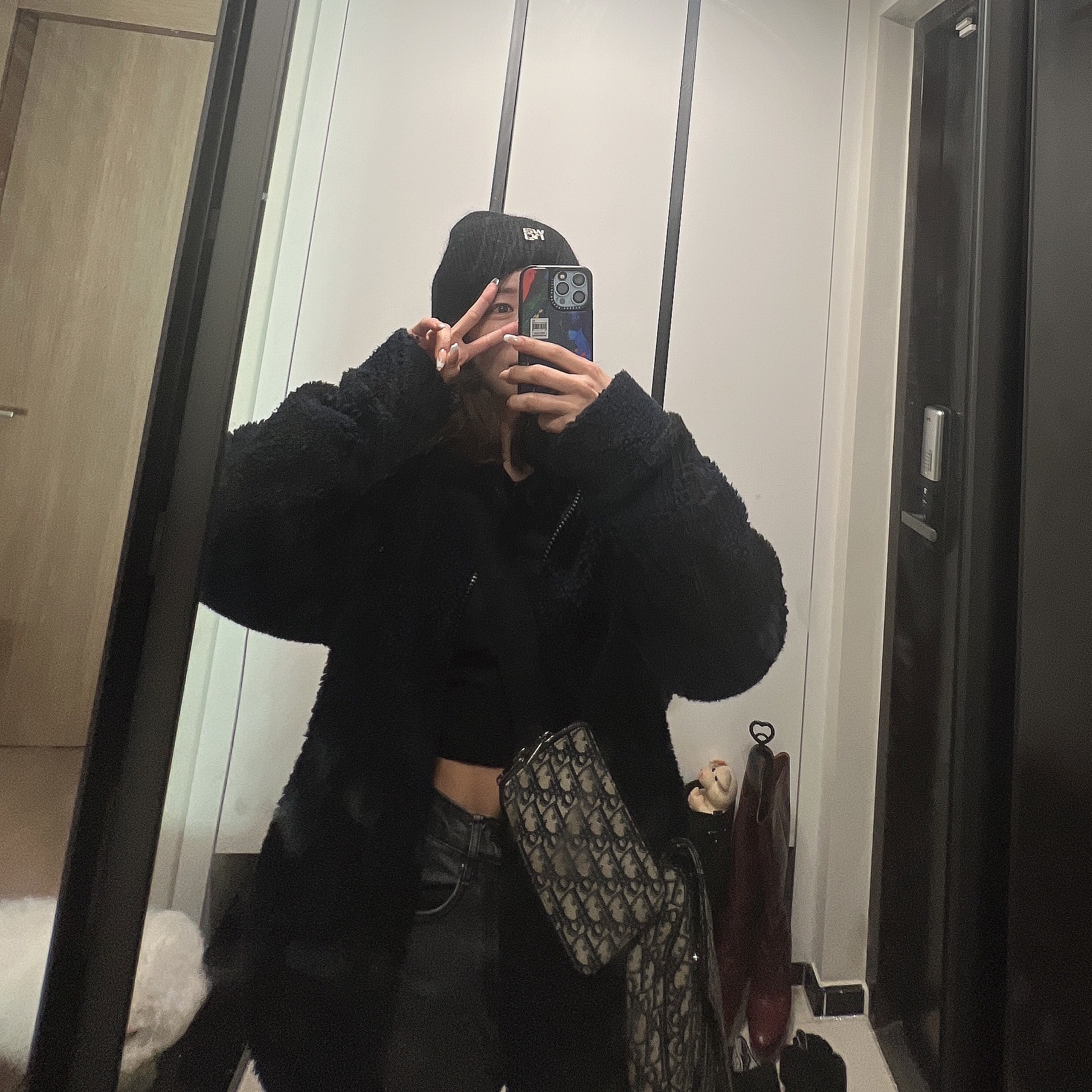 Louis Vuitton x Nigo Jacquard Damier Fleece Blouson Dark Ocean, Dior Maxi Saddle Bag Grained Calfskin Black 착용 스타일 - 1