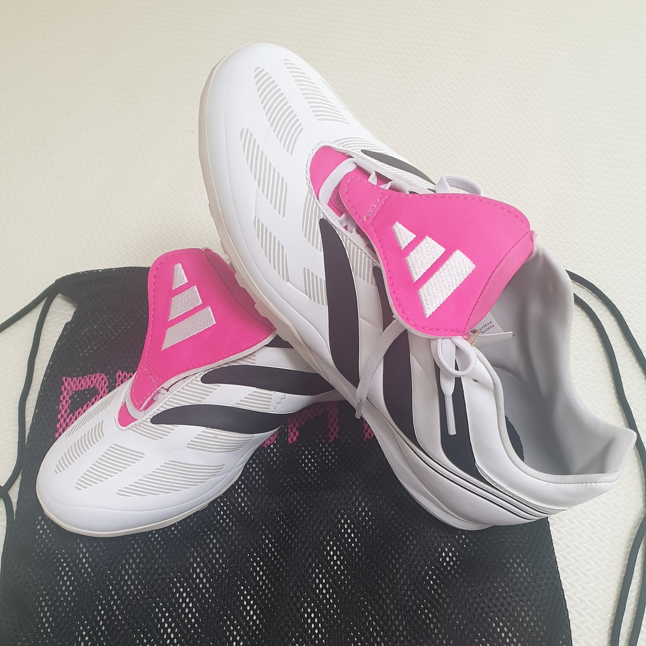 Adidas Predator Precision.3 TF Cloud White Team Shock Pink 착용 스타일 - 1