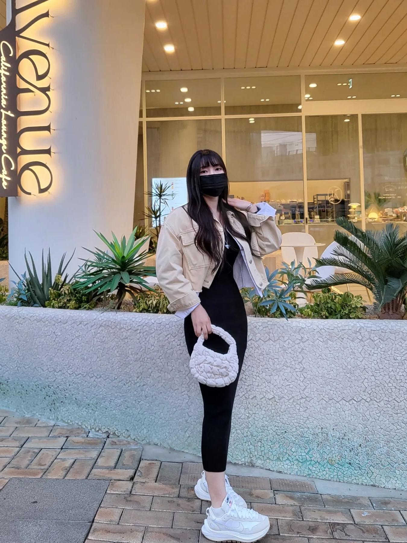 COS Quilted Micro Bag Off White, Nike x Sacai VaporWaffle White and Gum 착용 스타일 - 1
